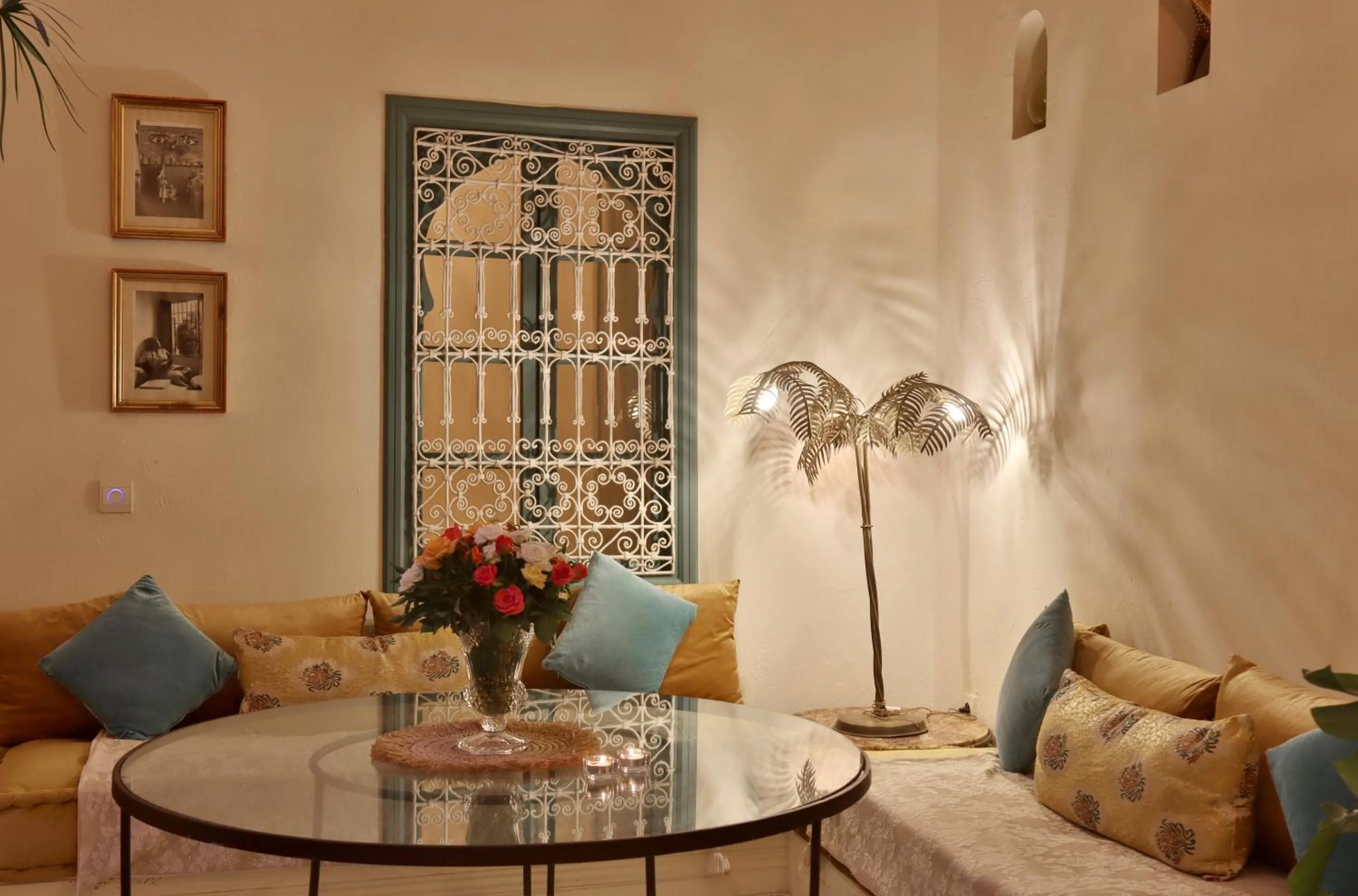 Seating area in Riad NaaNaa Bed & Breakfast
