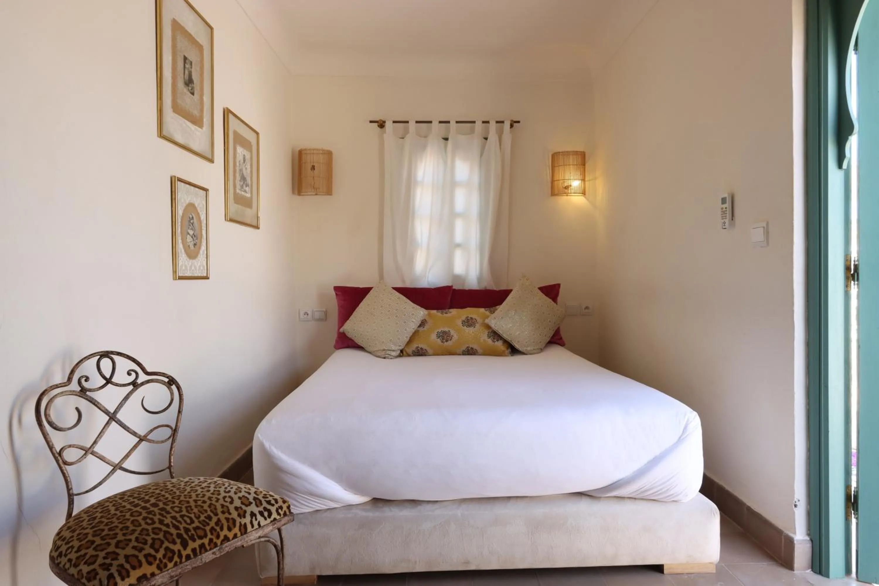 Bed in Riad NaaNaa Bed & Breakfast