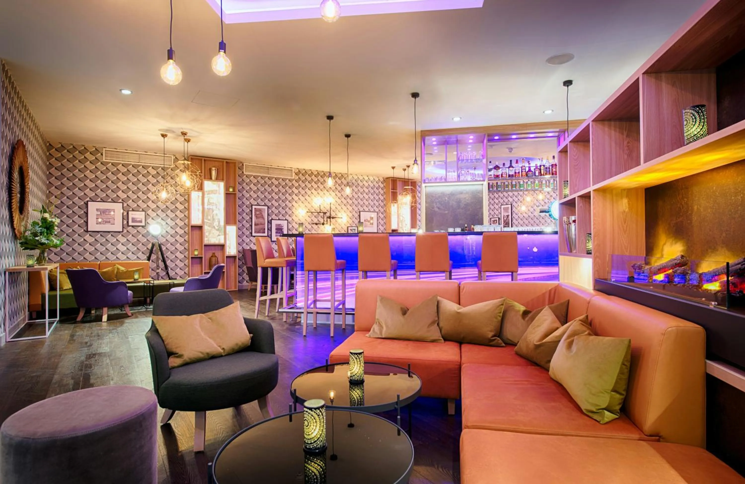 Lounge or bar in Leonardo Hotel Wolfsburg City Center