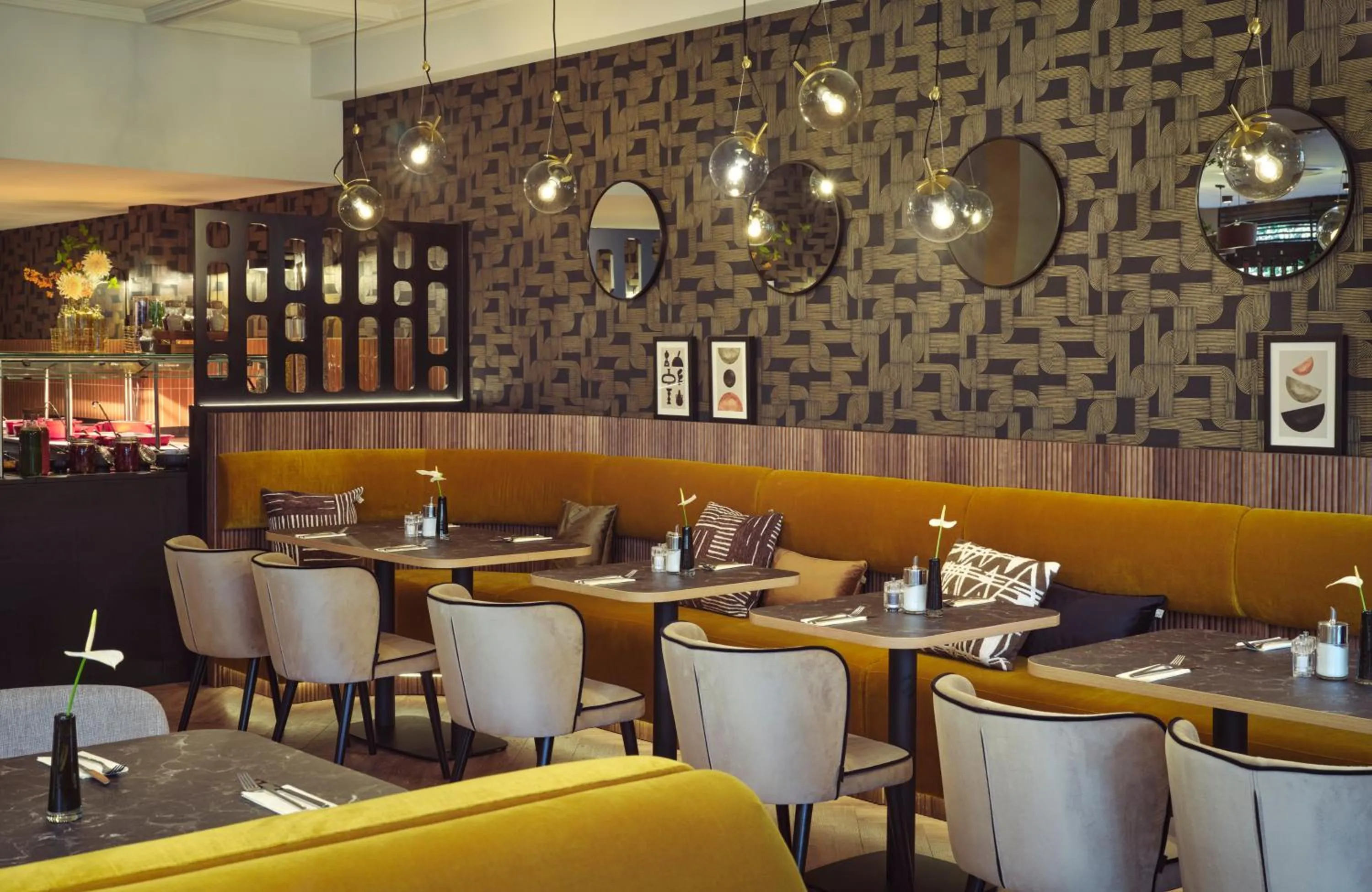 Restaurant/places to eat in Leonardo Royal Hotel Baden- Baden