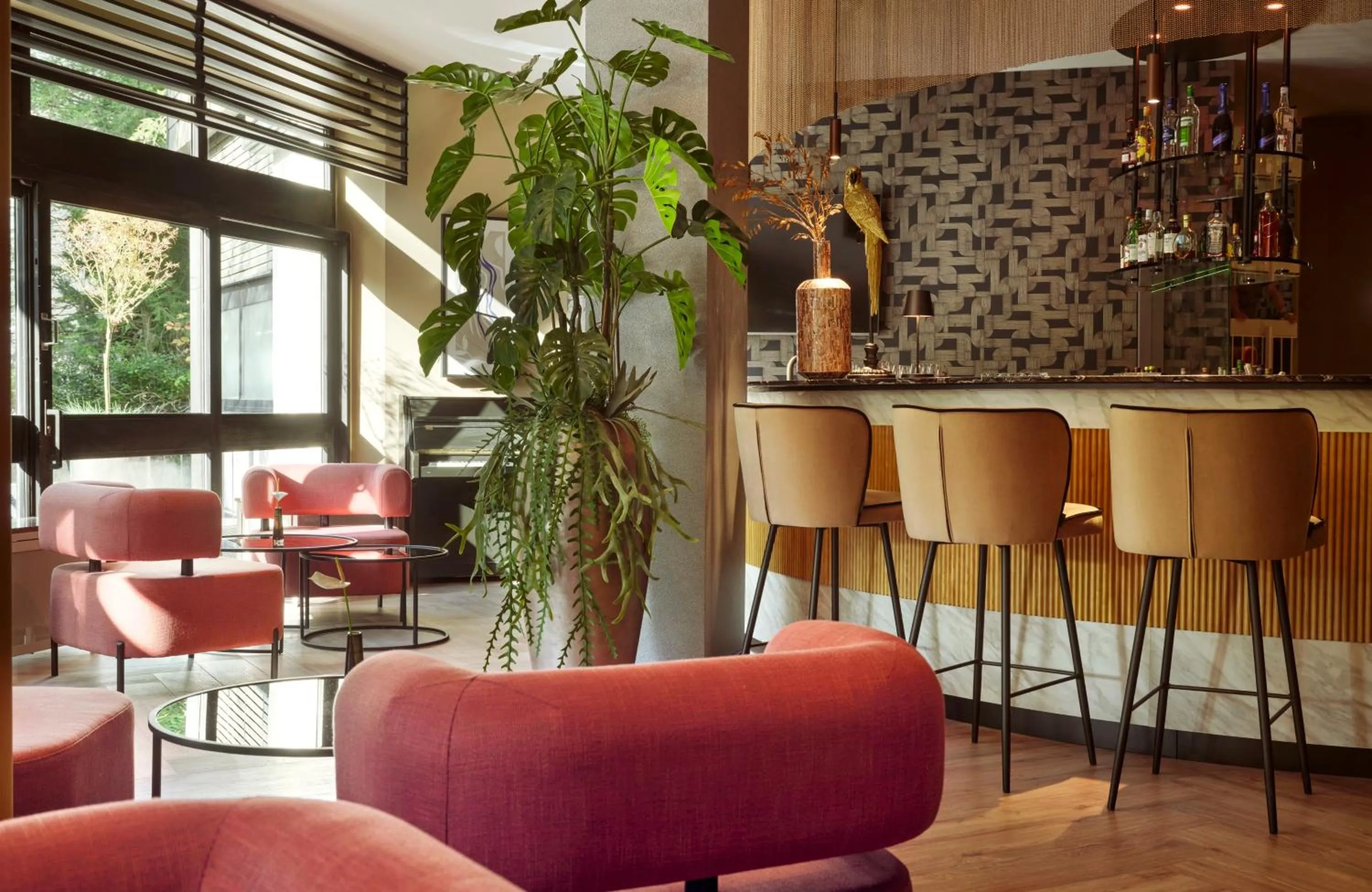 Lounge or bar in Leonardo Royal Hotel Baden- Baden