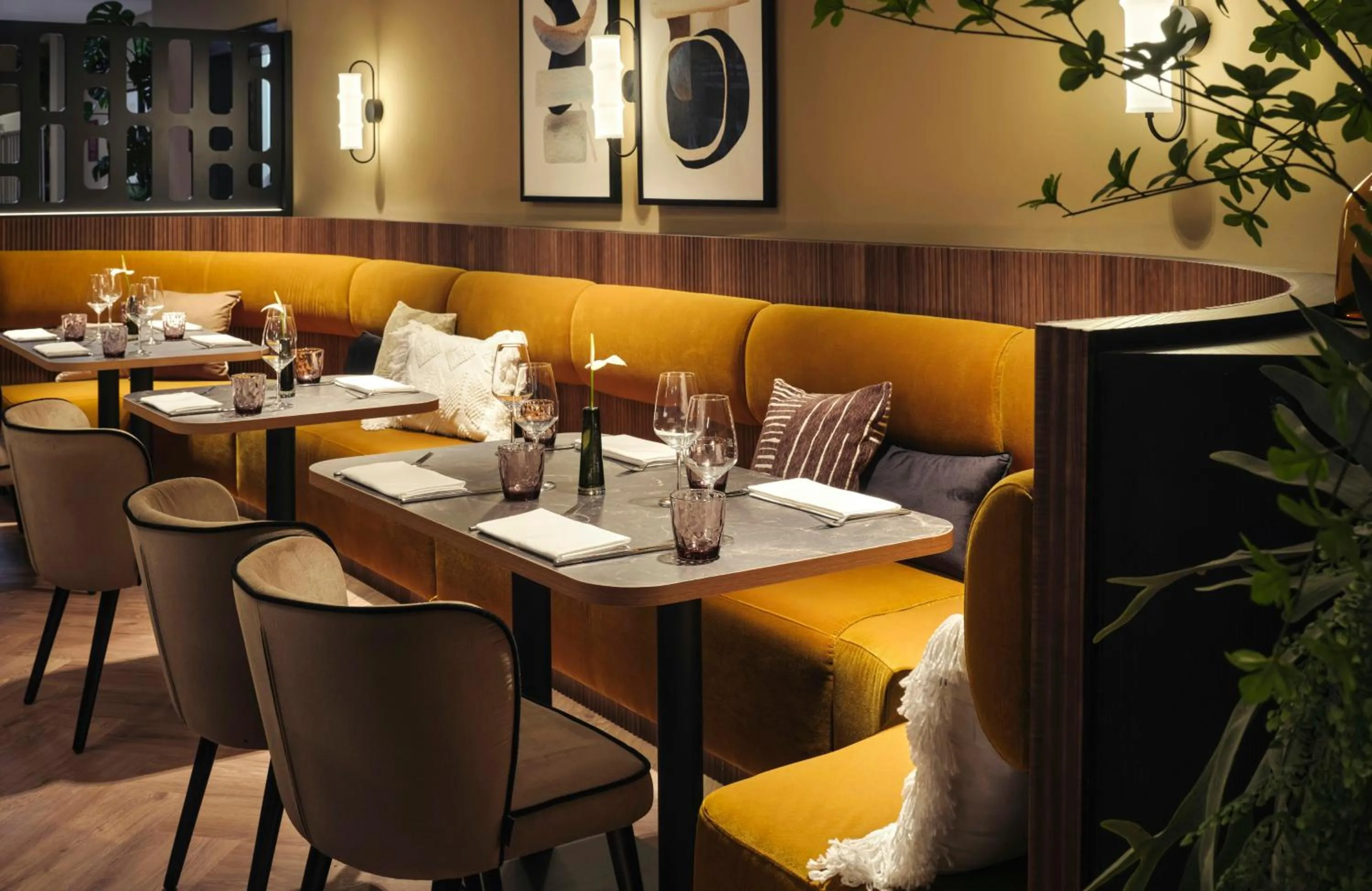 Restaurant/places to eat in Leonardo Royal Hotel Baden- Baden