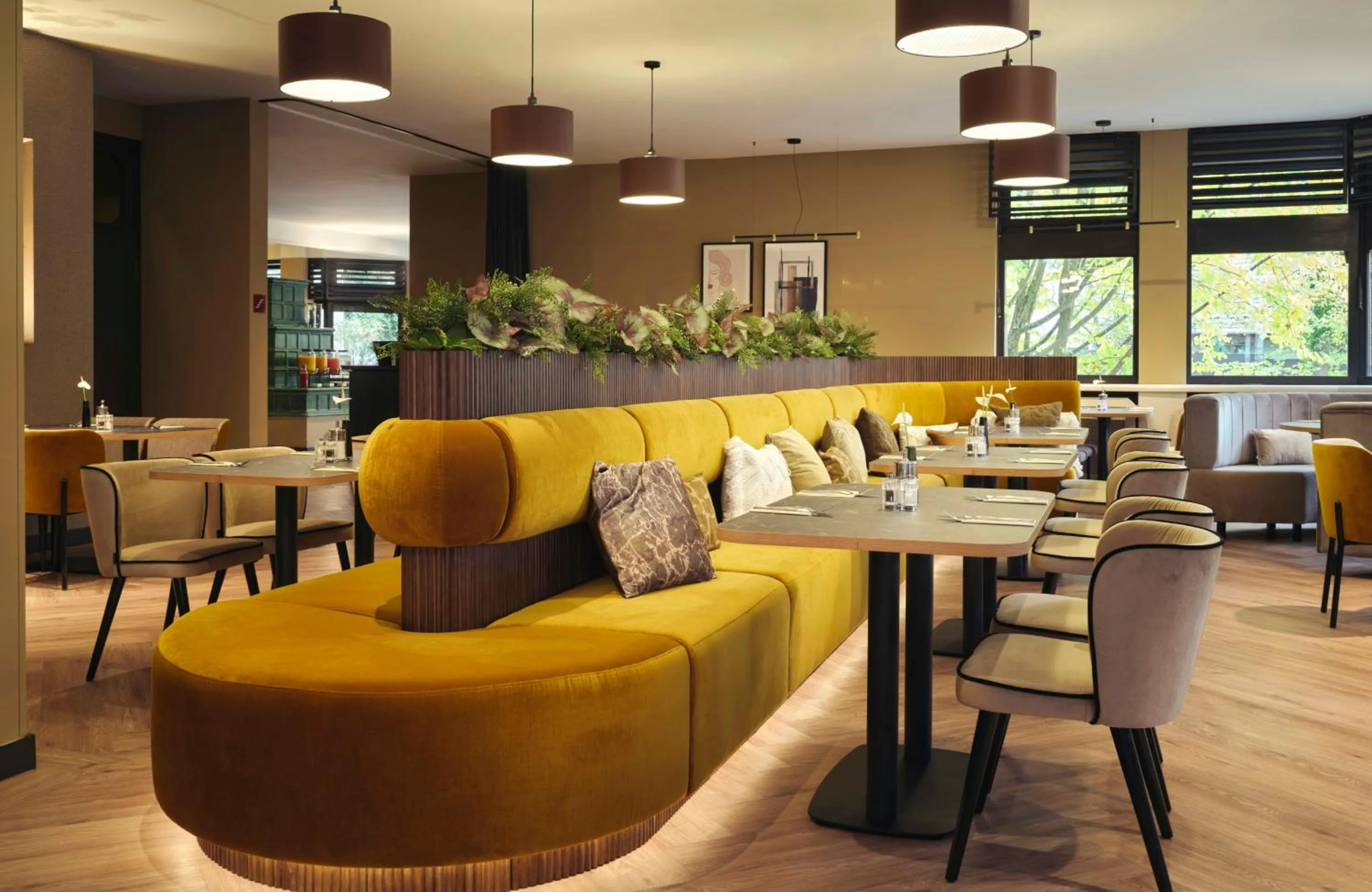 Restaurant/places to eat in Leonardo Royal Hotel Baden- Baden