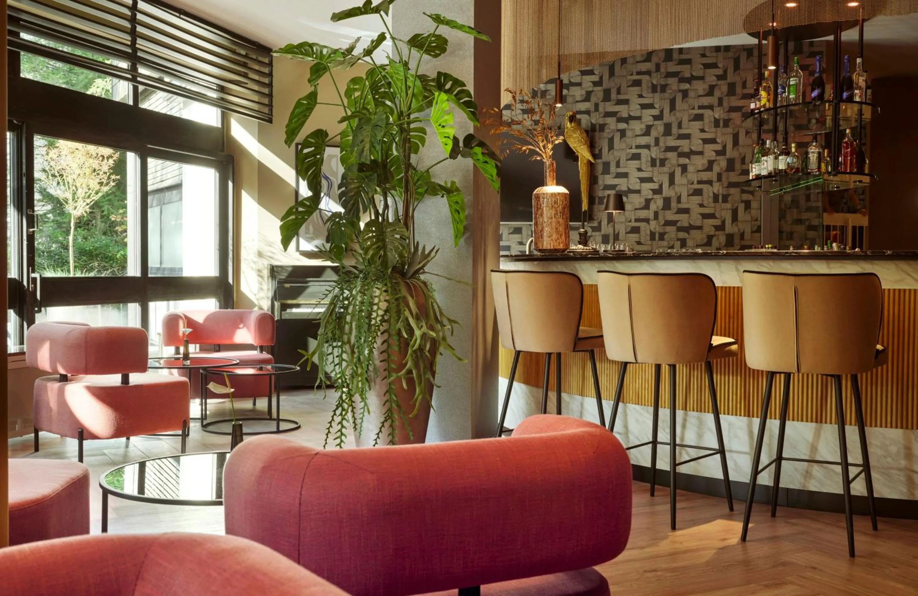 Lounge or bar in Leonardo Royal Hotel Baden- Baden