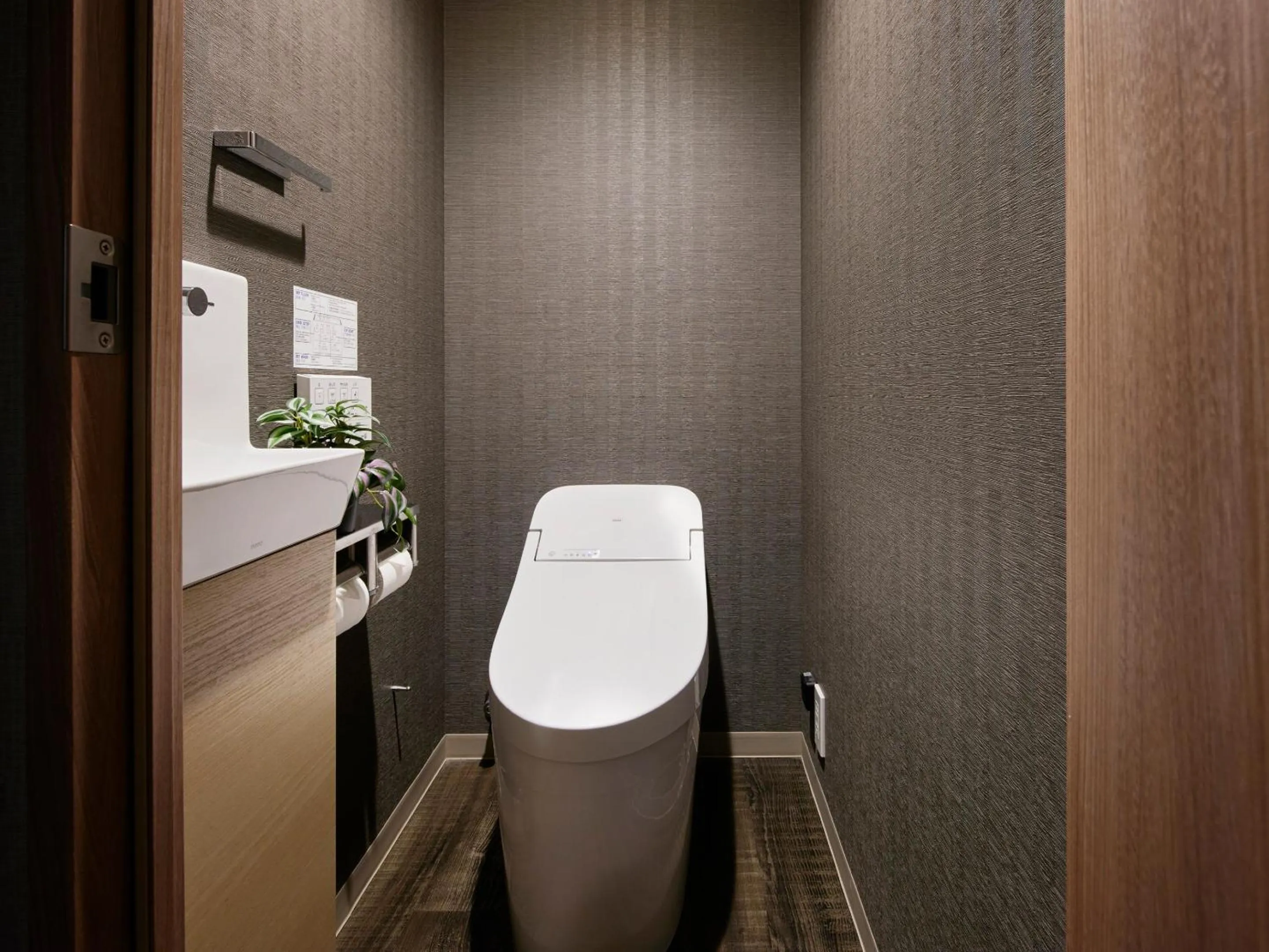 Toilet in Minn Nishi Kasai