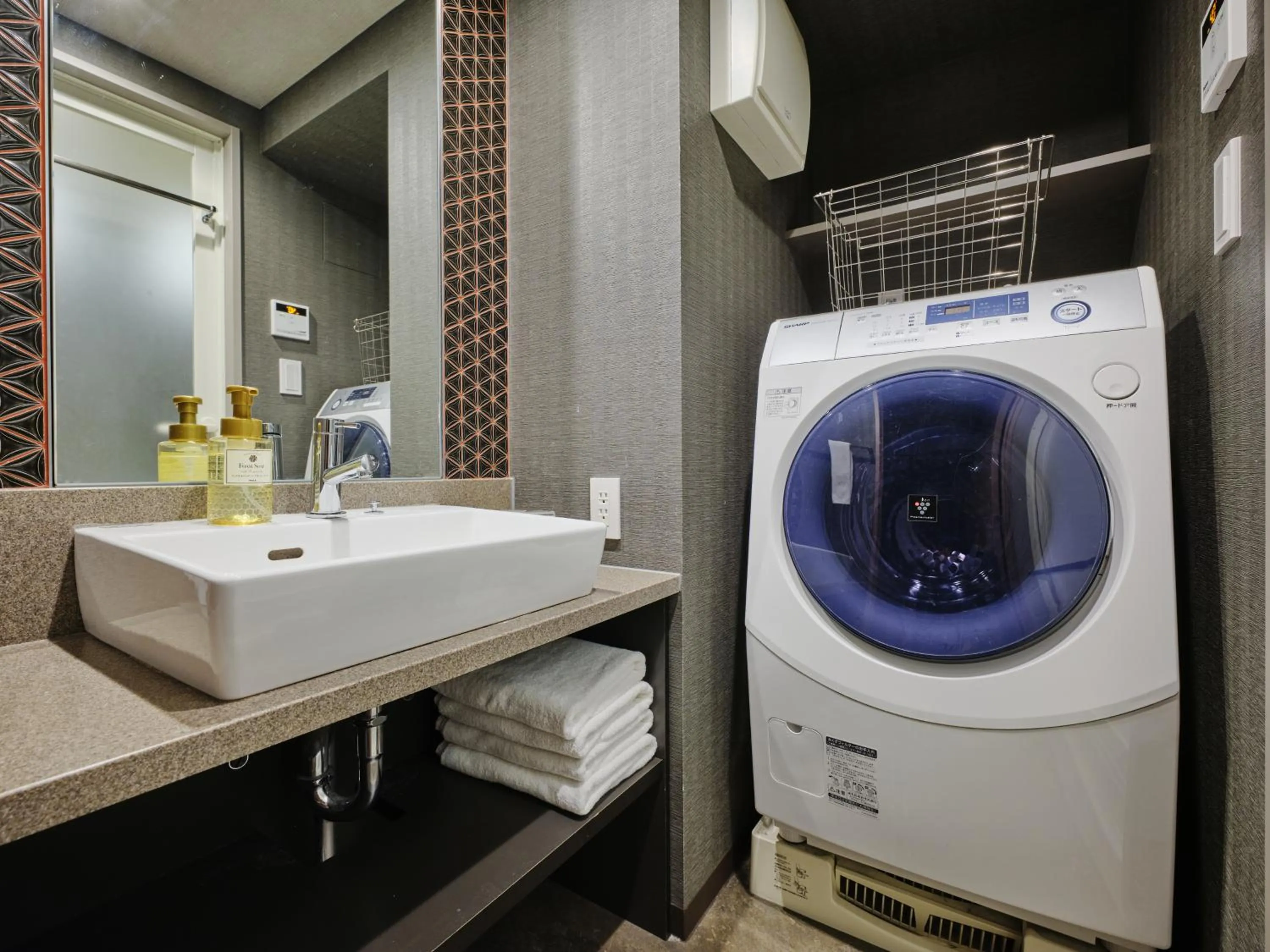 MONday Apart Nihonbashi Ningyocho