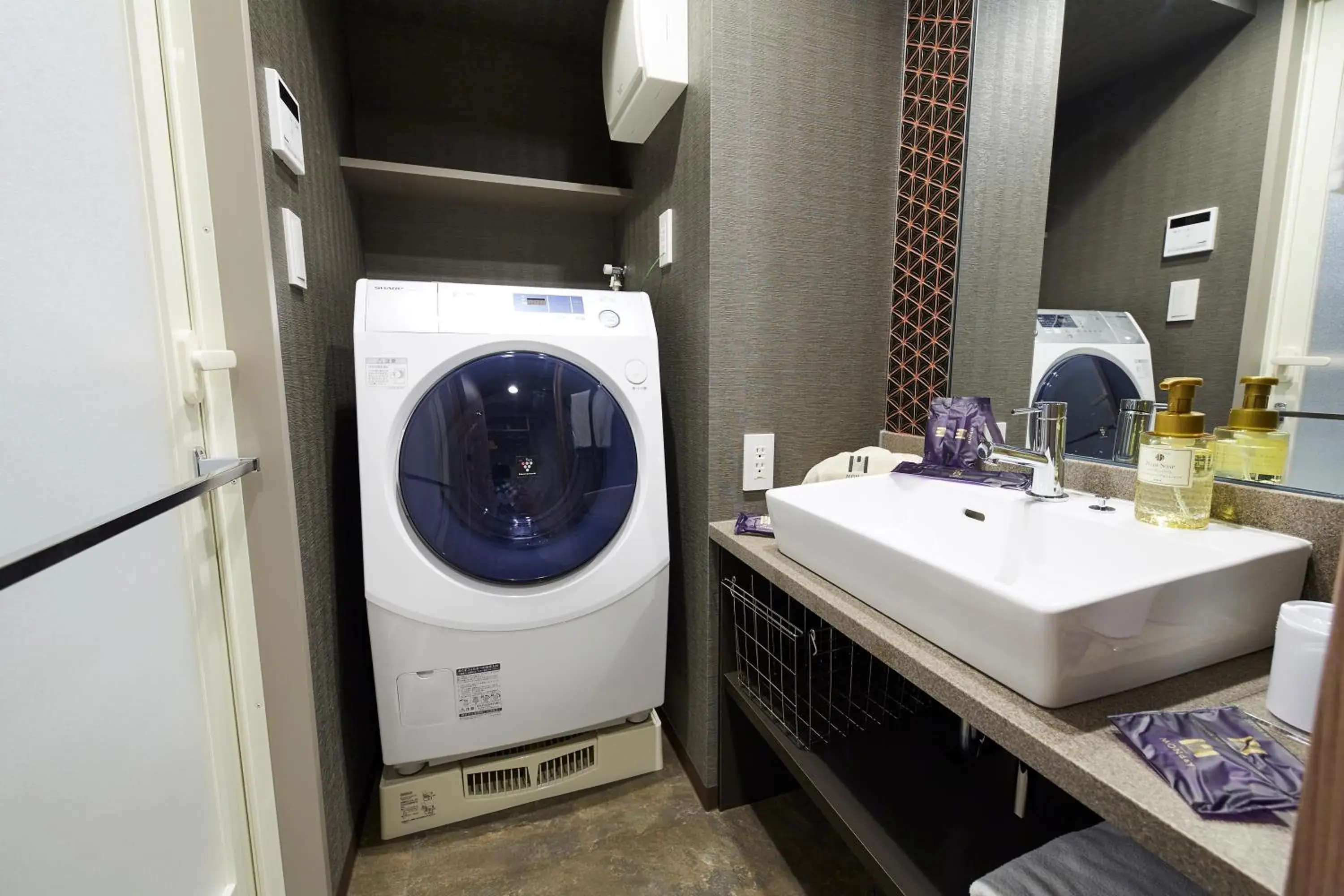 Photo of the whole room in MONday Apart Nihonbashi Ningyocho Photo of the whole room in MONday Apart Nihonbashi Ningyocho