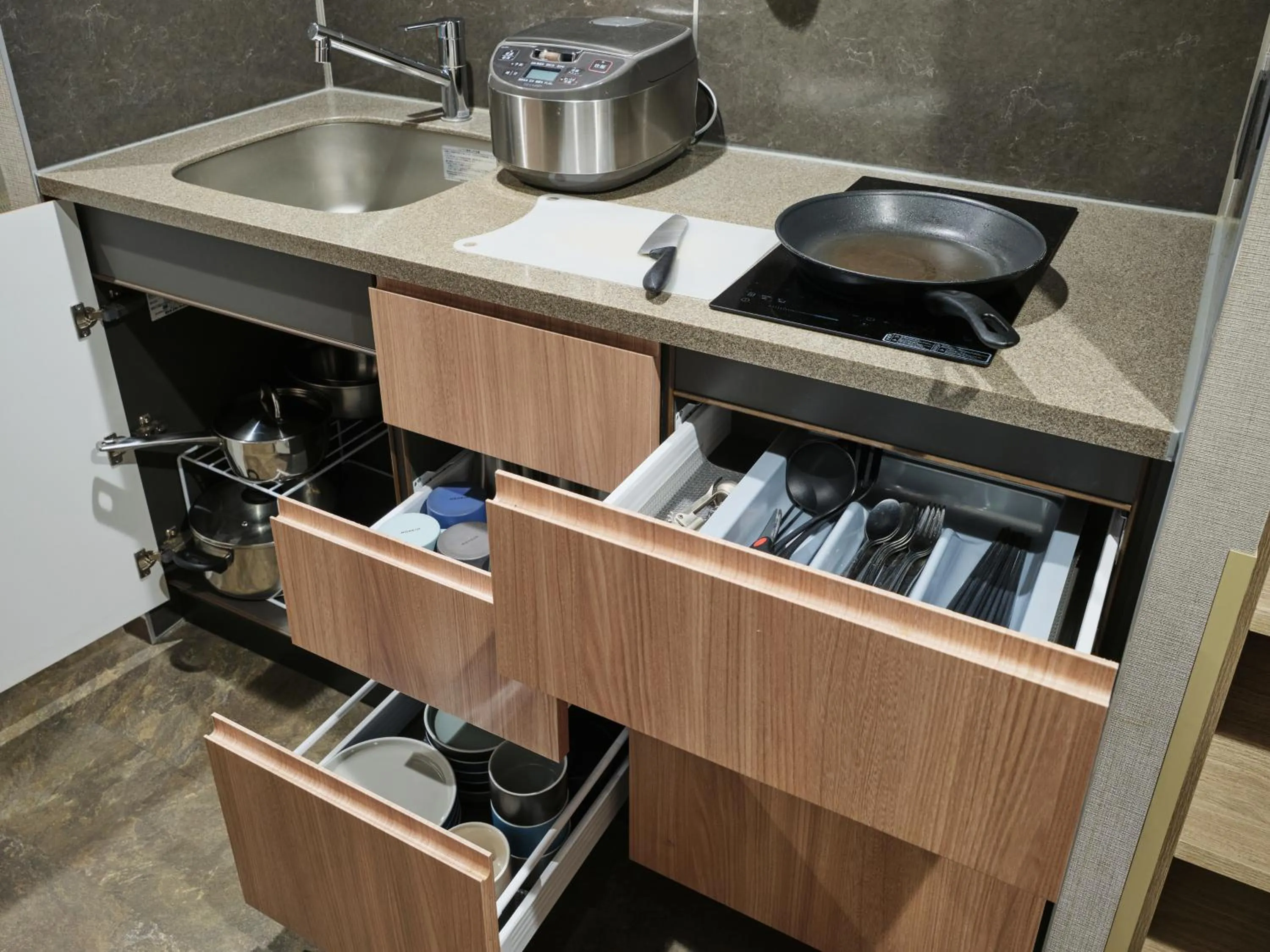 MONday Apart Nihonbashi Ningyocho