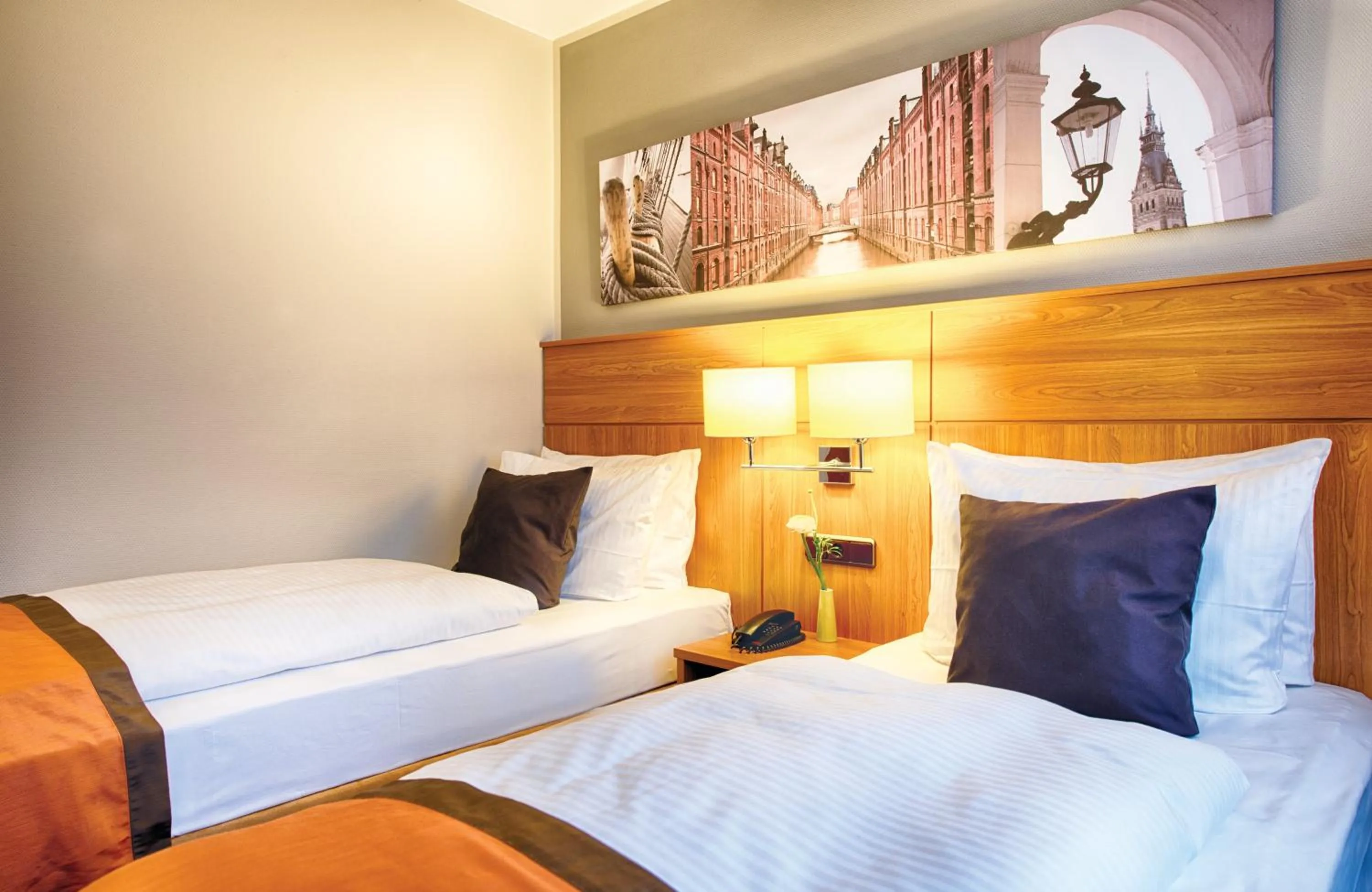 Bedroom, Bed in Leonardo Hotel Hamburg City Nord