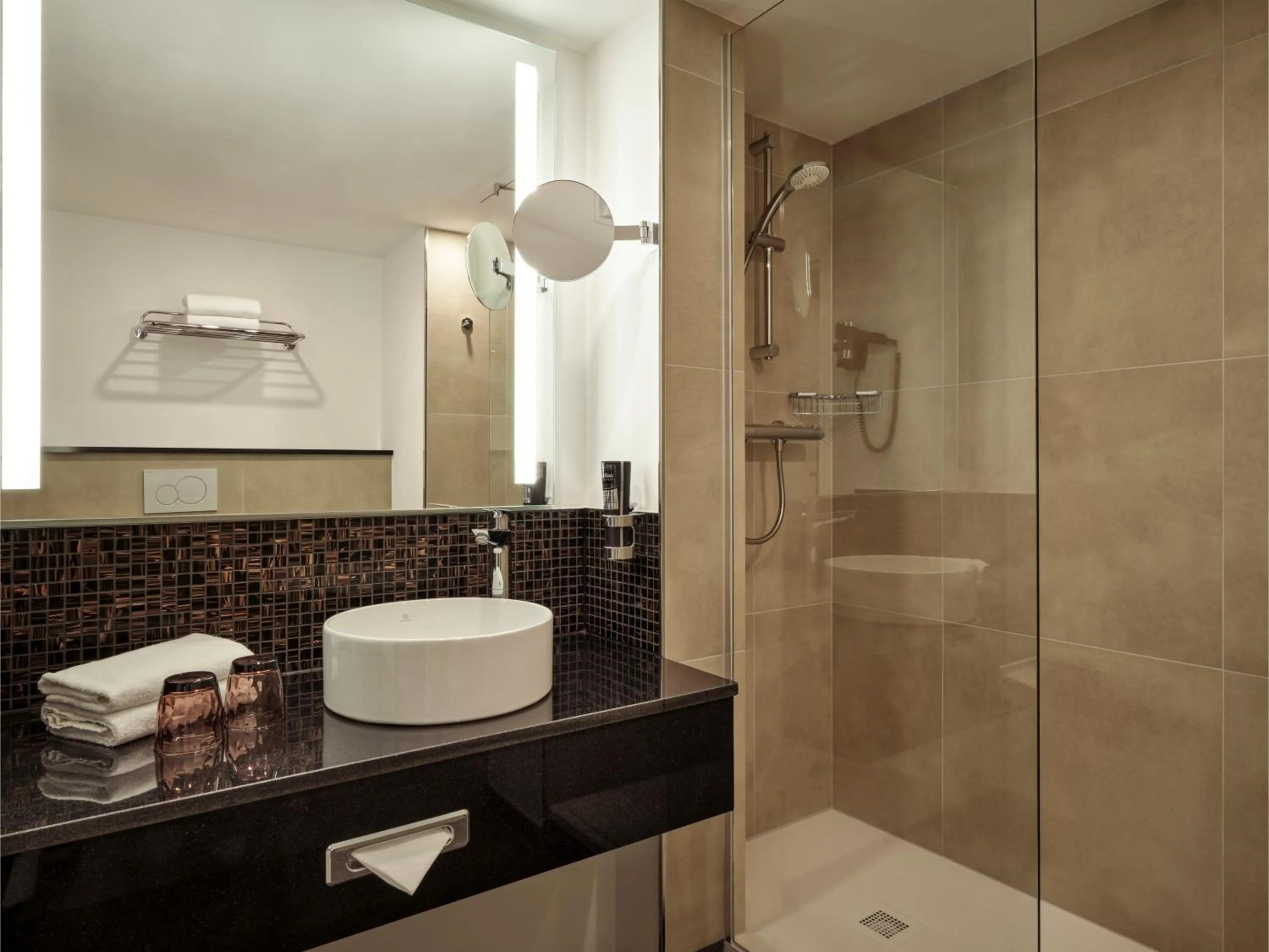 Bathroom in Leonardo Hotel Hamburg City Nord