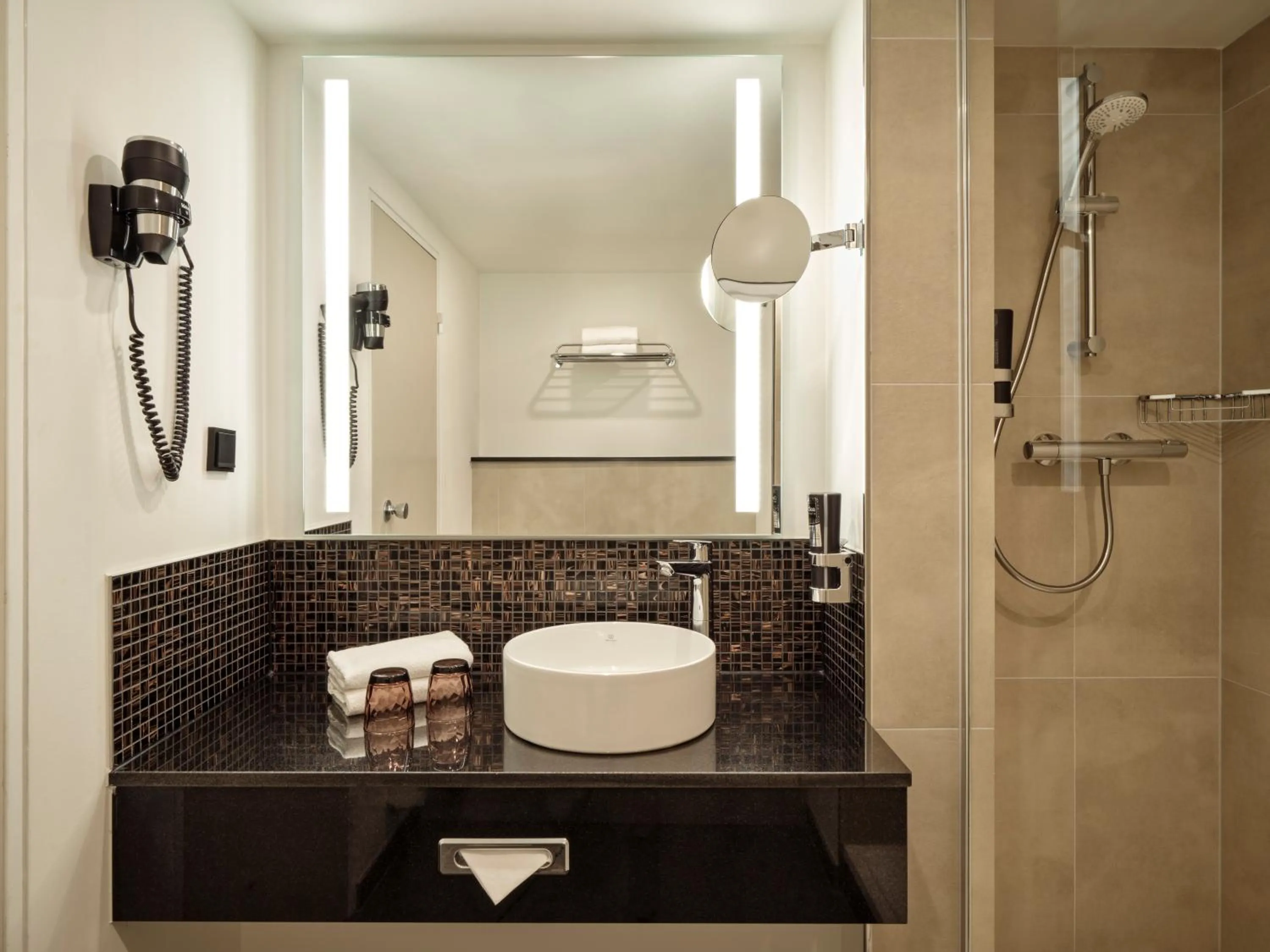 Bathroom in Leonardo Hotel Hamburg City Nord