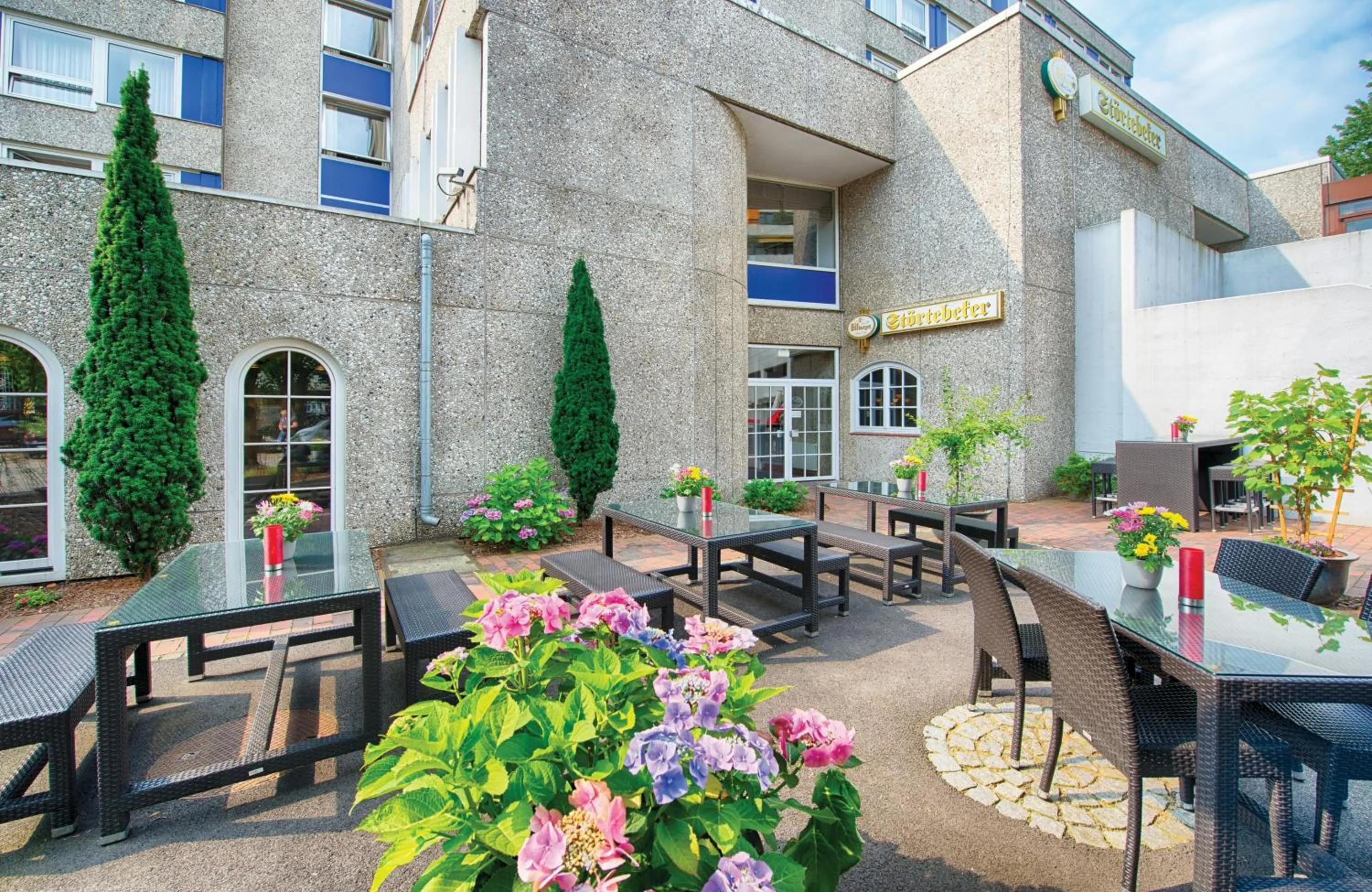 Property building in Leonardo Hotel Hamburg City Nord