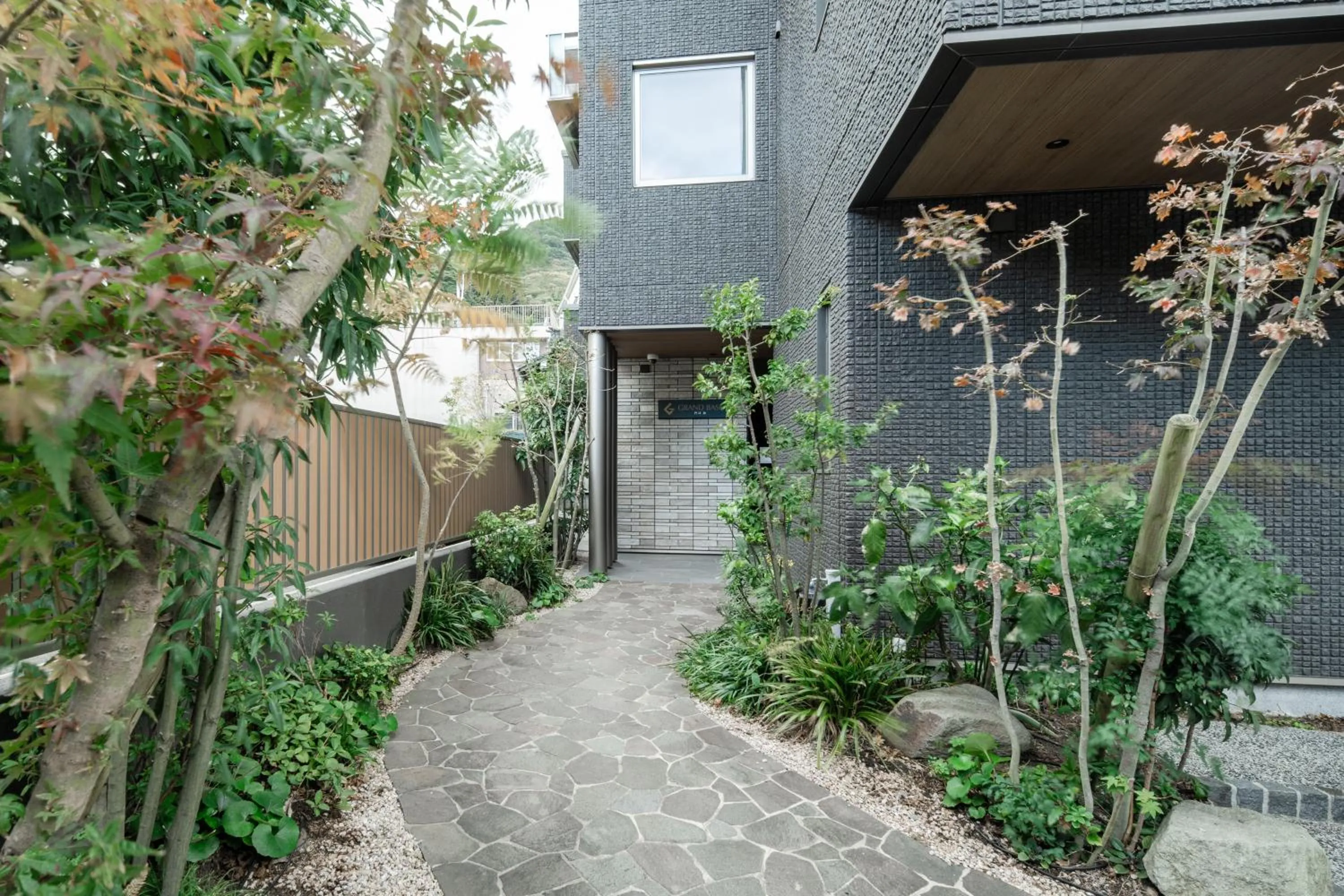 GRAND BASE Moji Nagomi