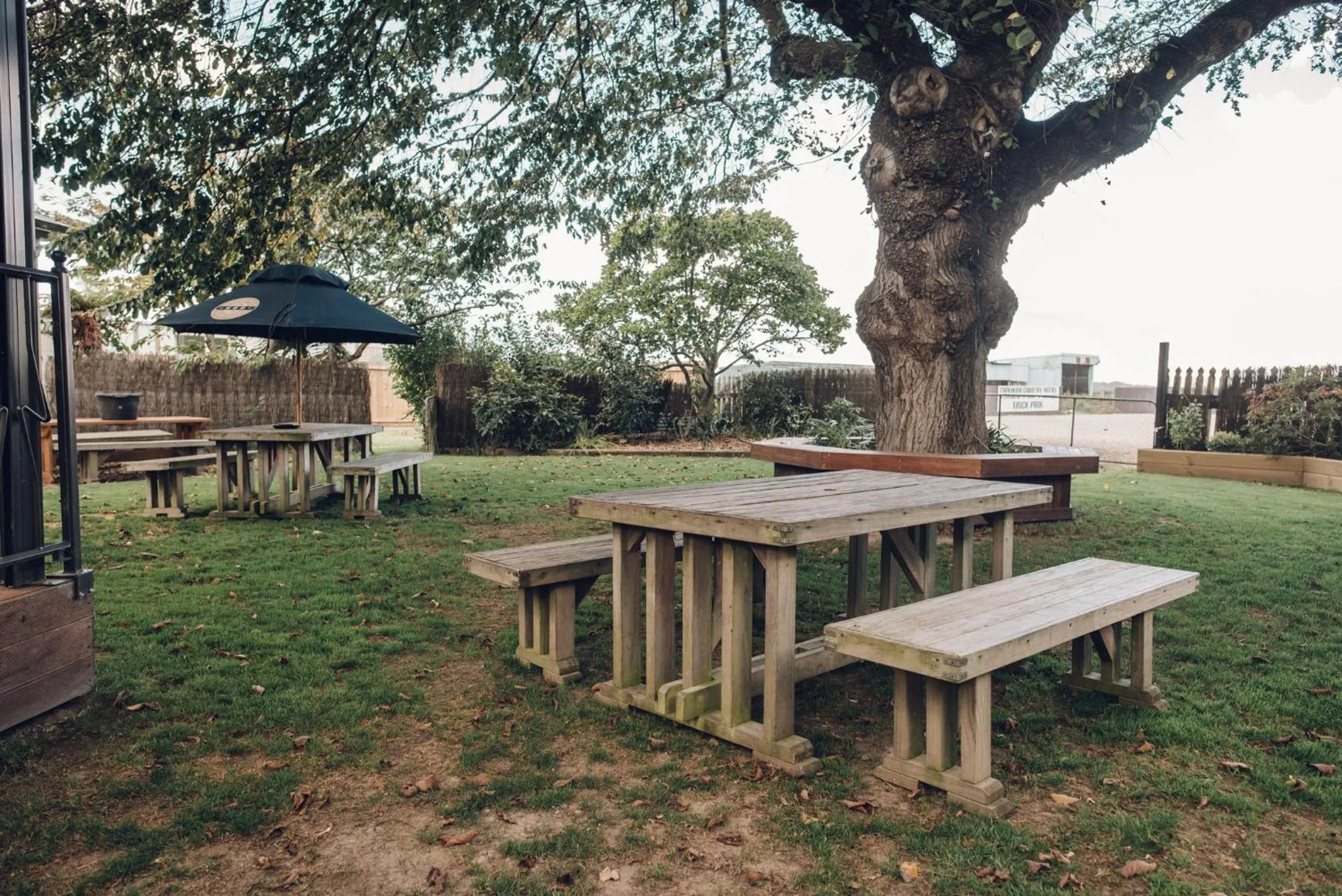 Garden in Makikihi Country Hotel