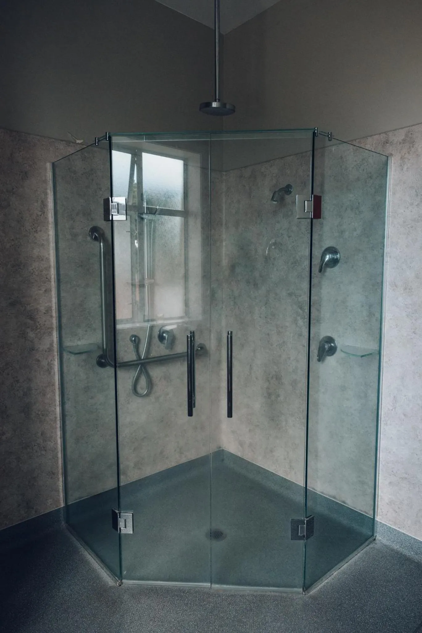 Bathroom in Makikihi Country Hotel