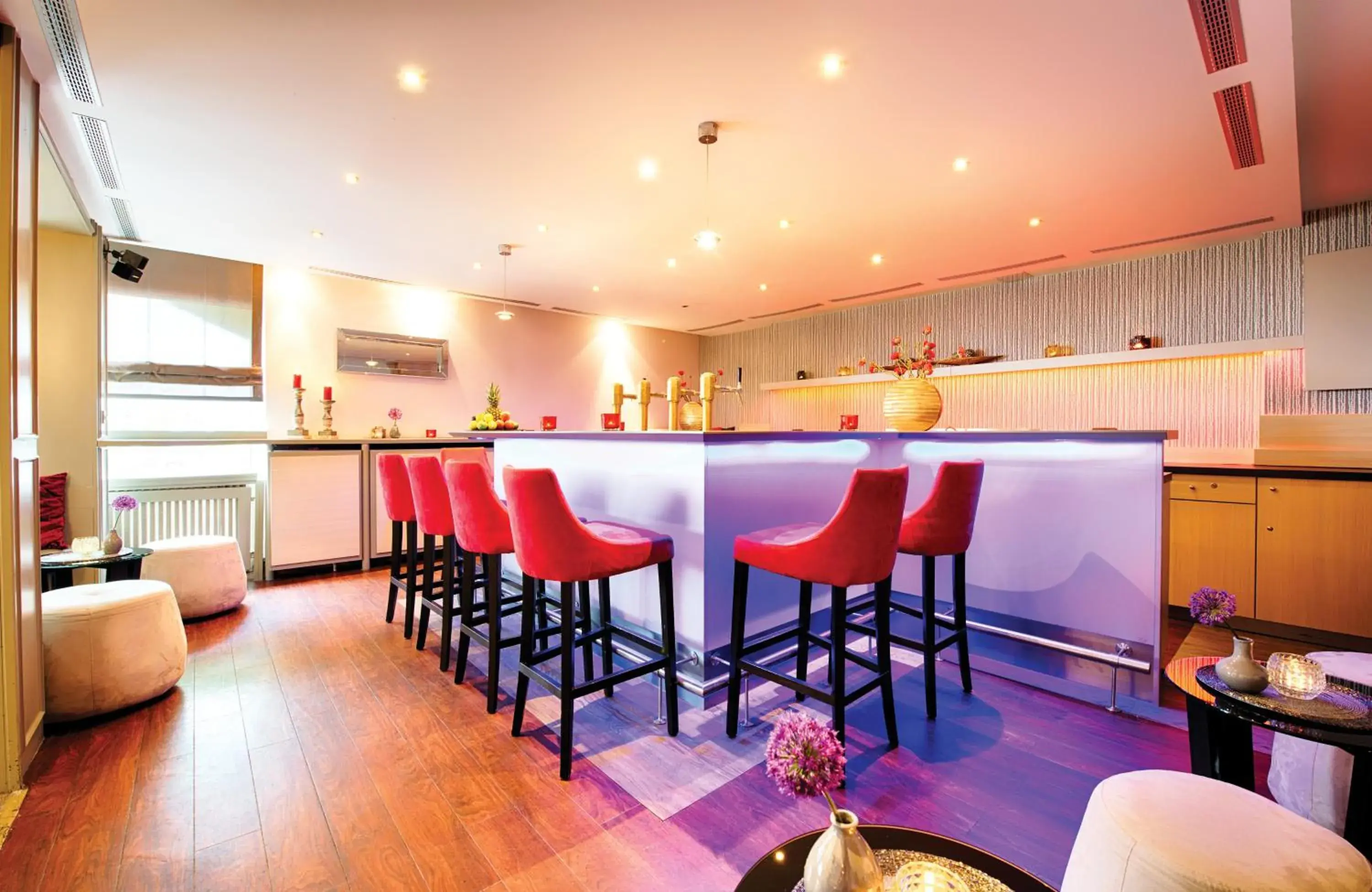 Lounge or bar in Leonardo Hotel Karlsruhe Lounge or bar in Leonardo Hotel Karlsruhe