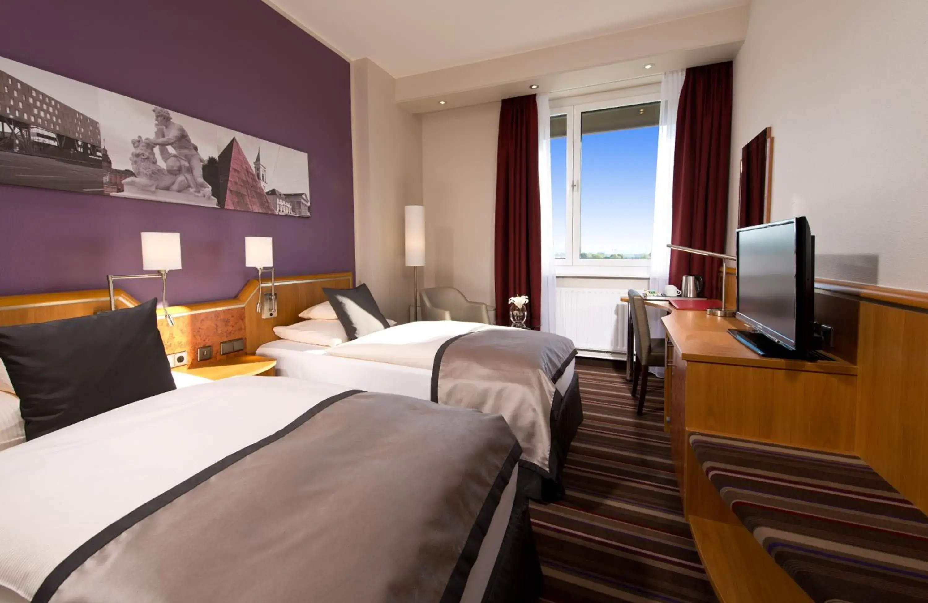 Business facilities, Bed in Leonardo Hotel Karlsruhe Business facilities, Bed in Leonardo Hotel Karlsruhe