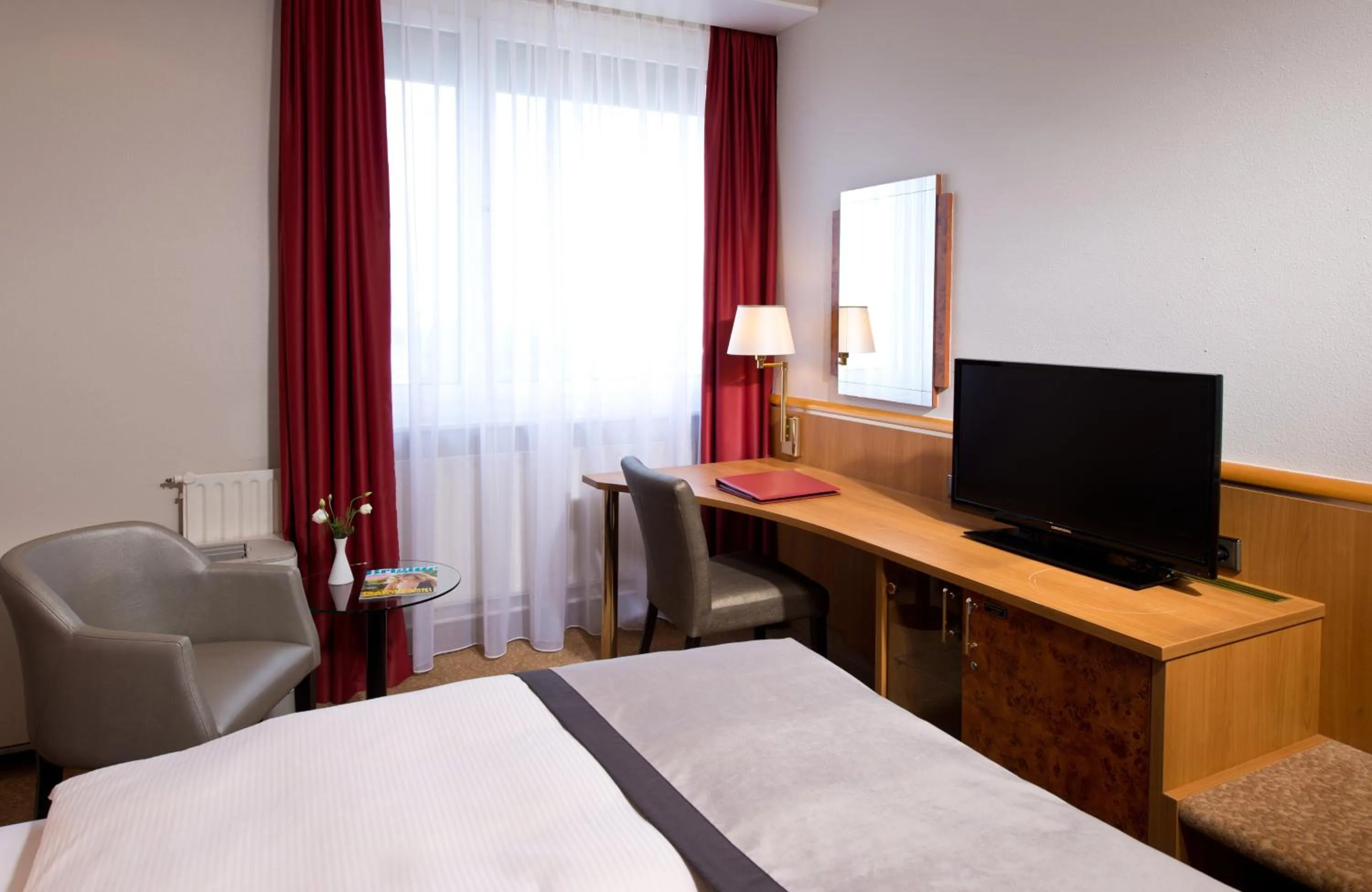 Photo of the whole room, Bed in Leonardo Hotel Karlsruhe