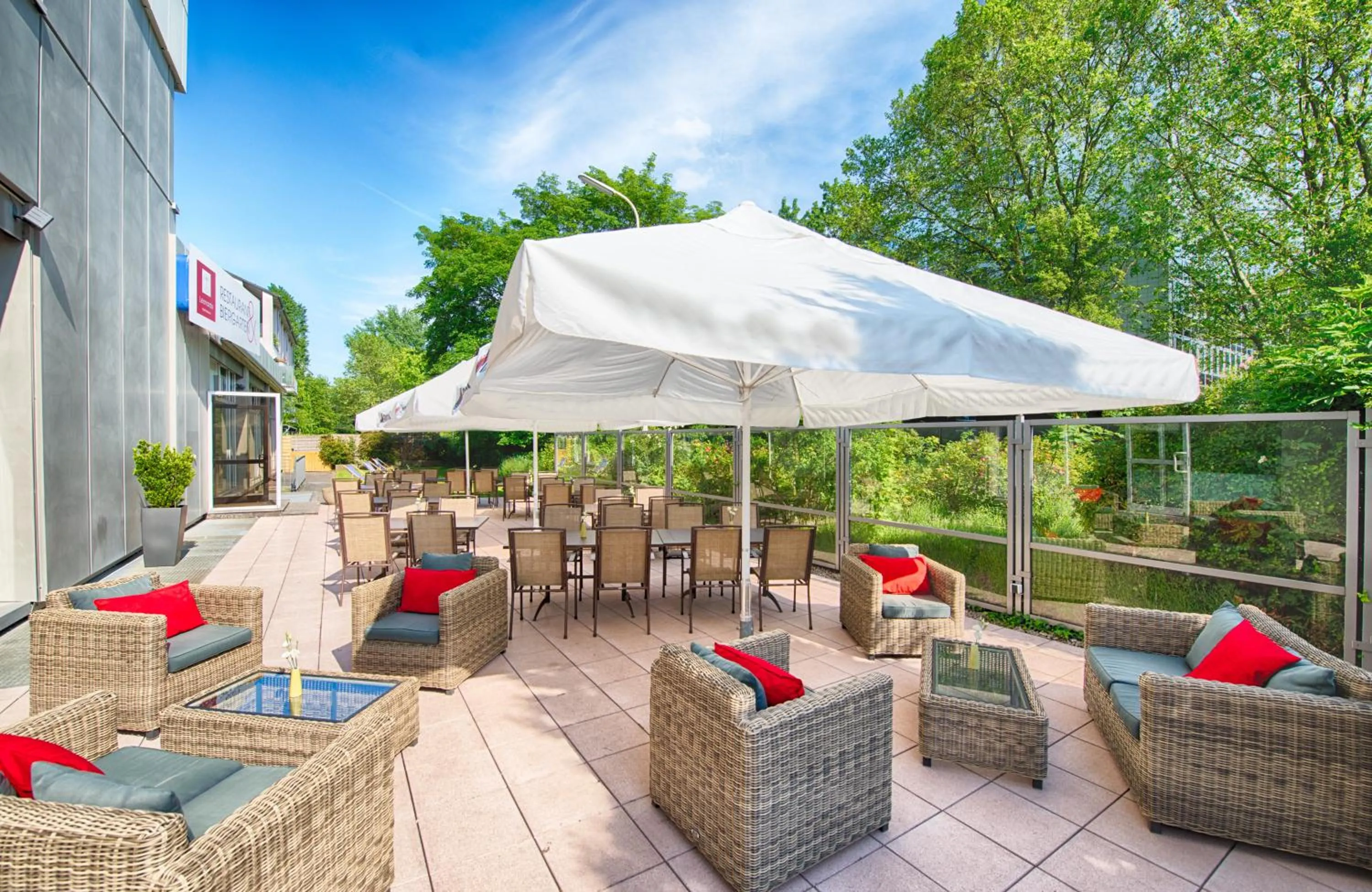 Balcony/Terrace in Leonardo Hotel Karlsruhe