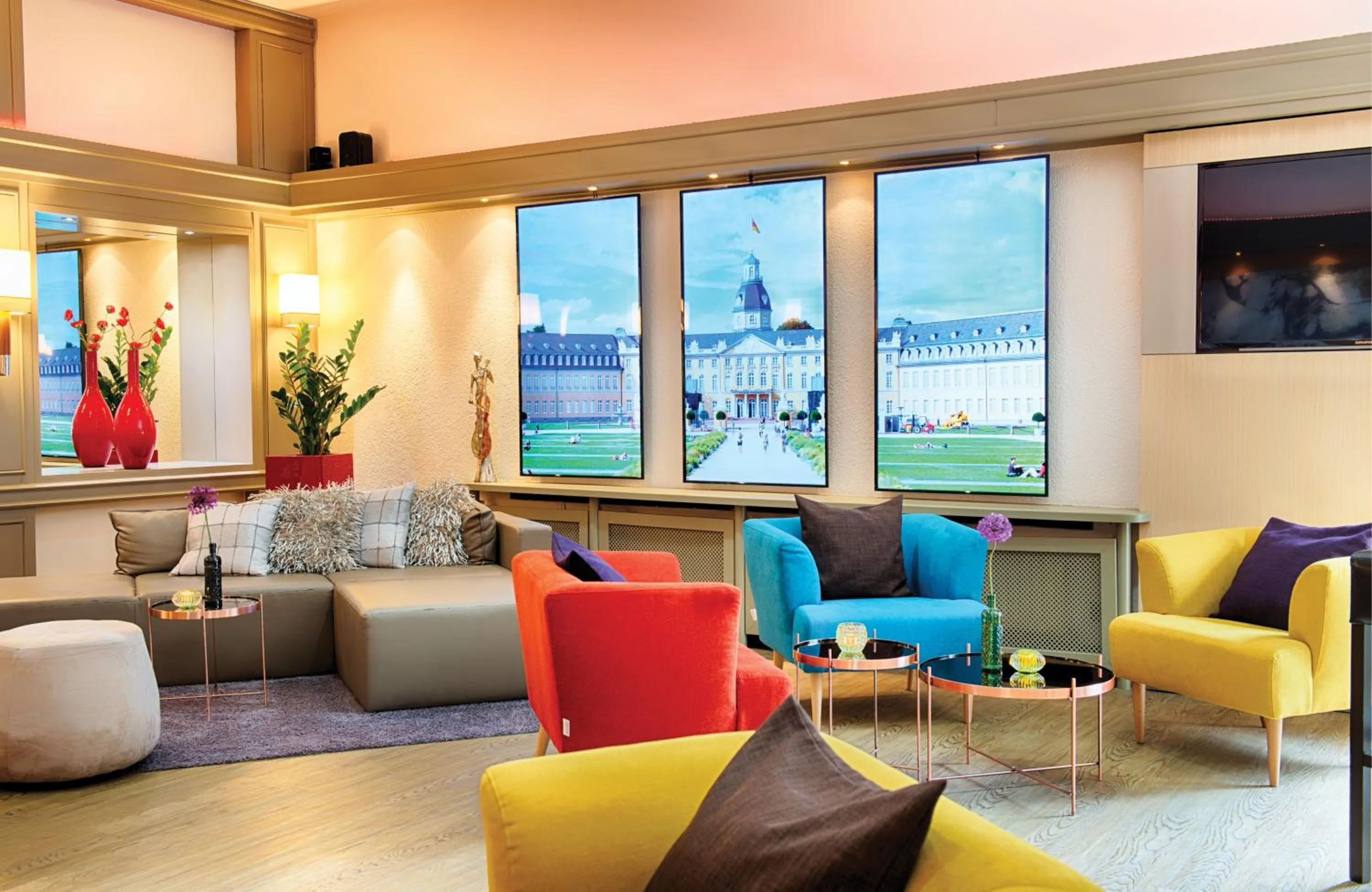 Lounge or bar in Leonardo Hotel Karlsruhe