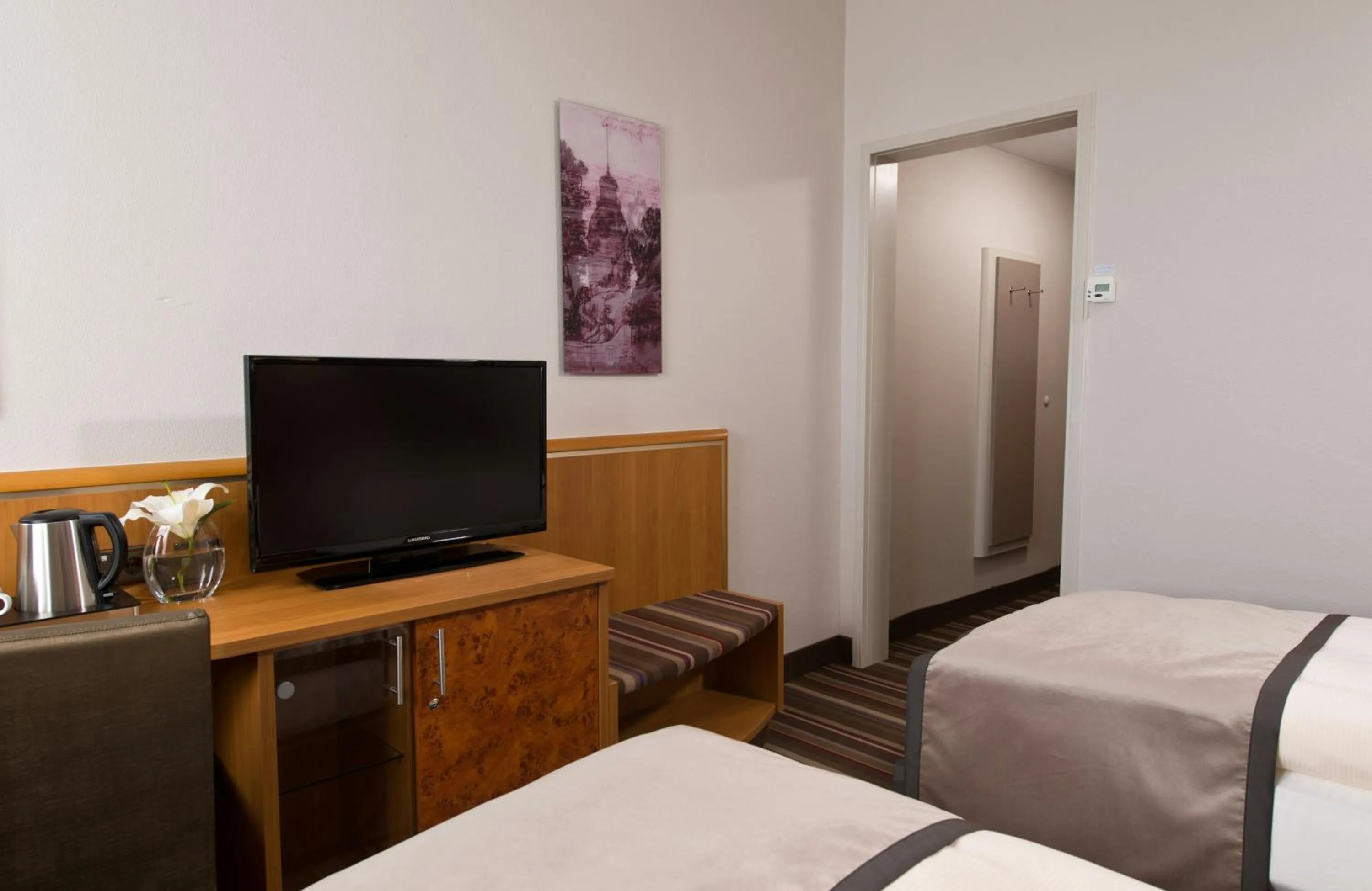 Photo of the whole room, Bed in Leonardo Hotel Karlsruhe