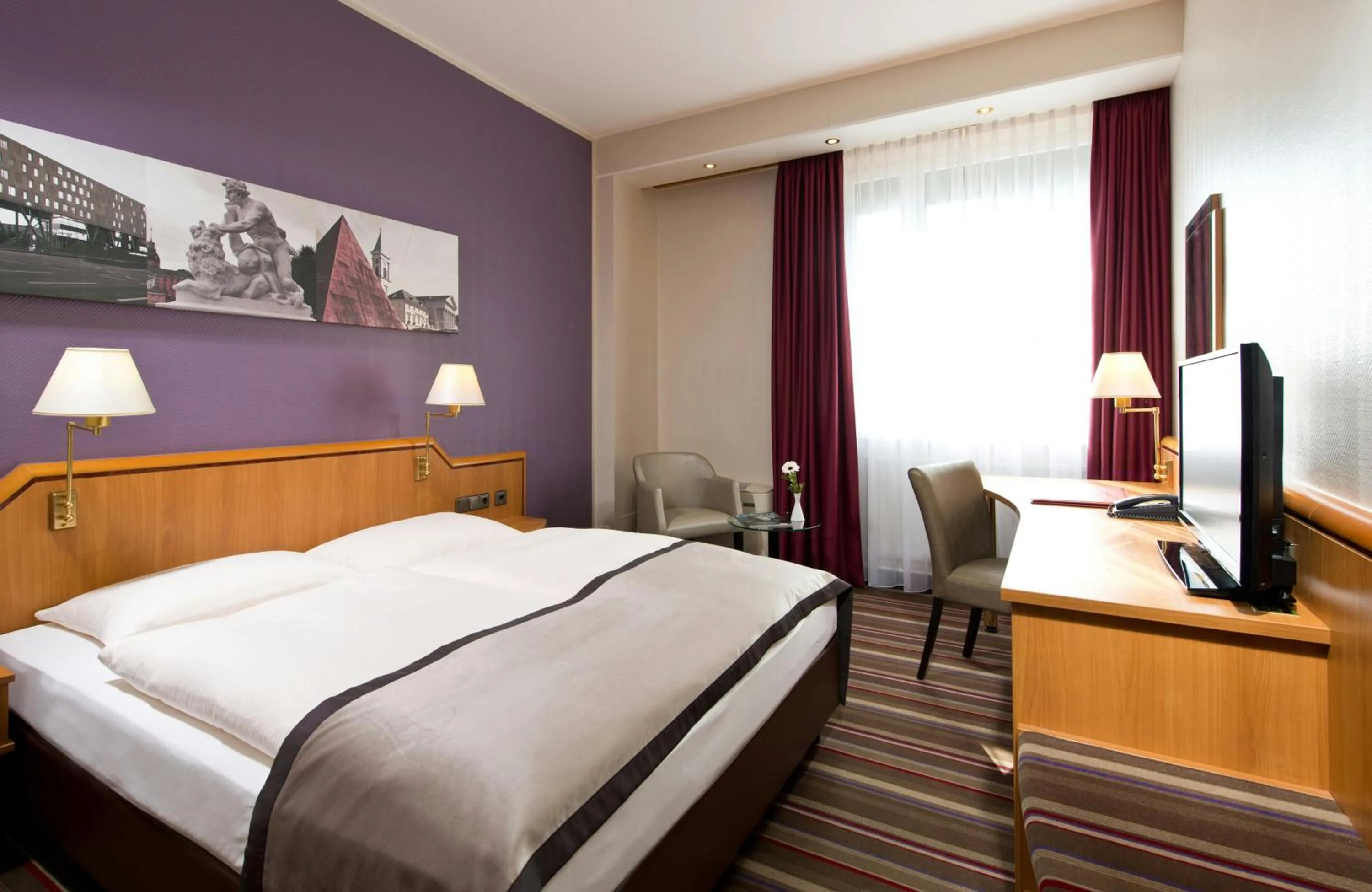 Photo of the whole room, Bed in Leonardo Hotel Karlsruhe