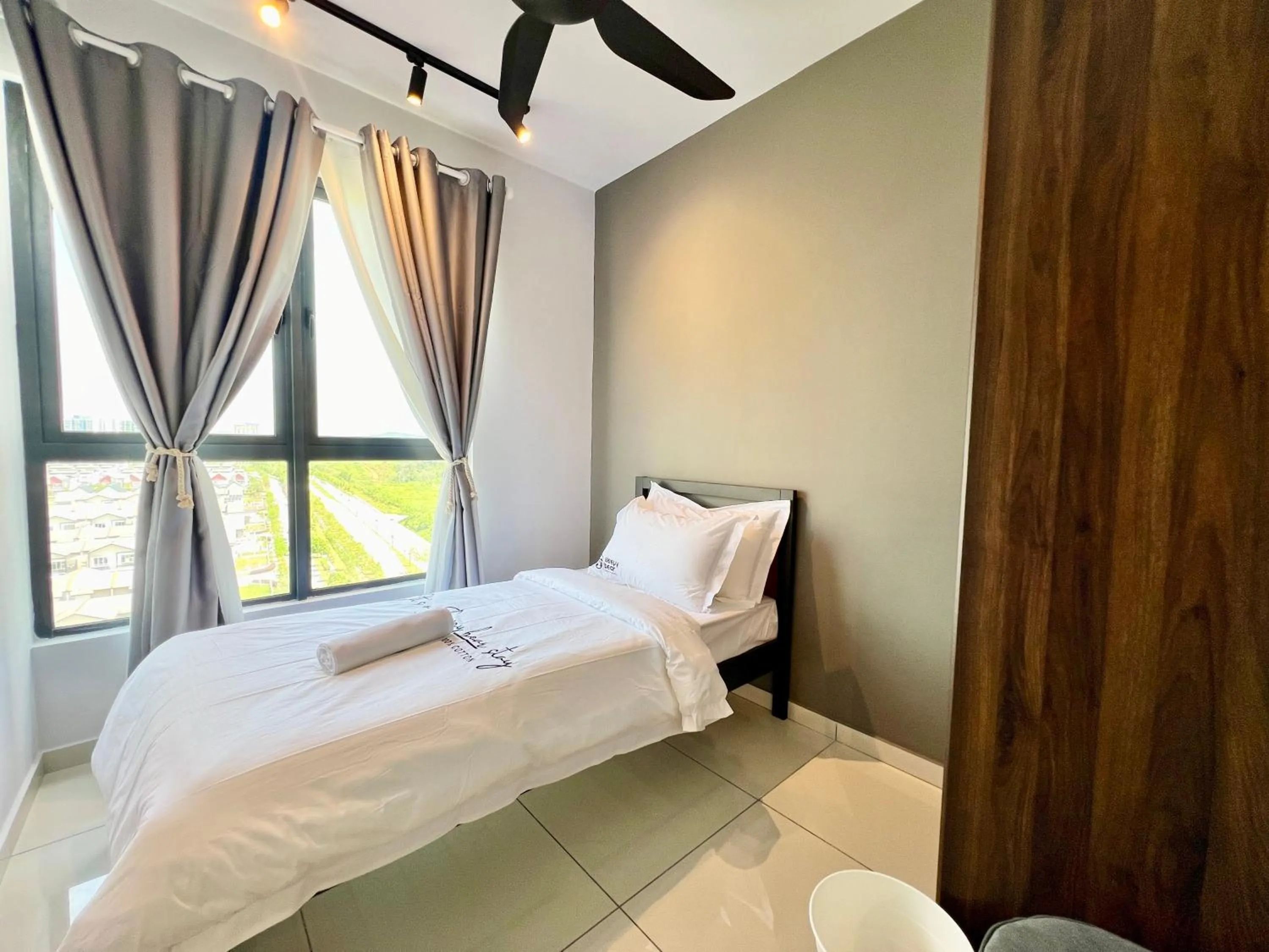 Bed in Gaia Residence, Gamuda Gardens Rawang by Sleepy Bear