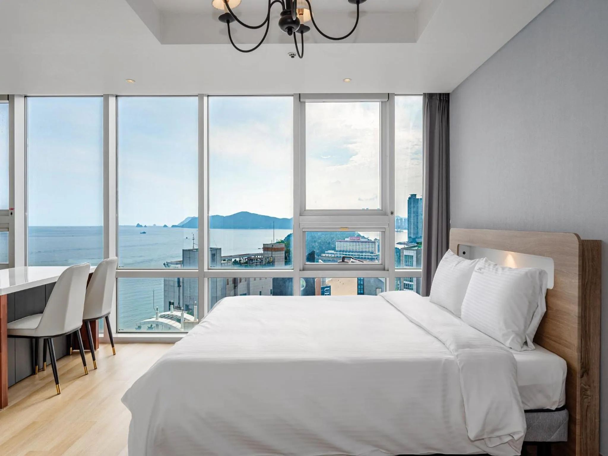 Bed in Haeundae Seacloud Hotel Residence