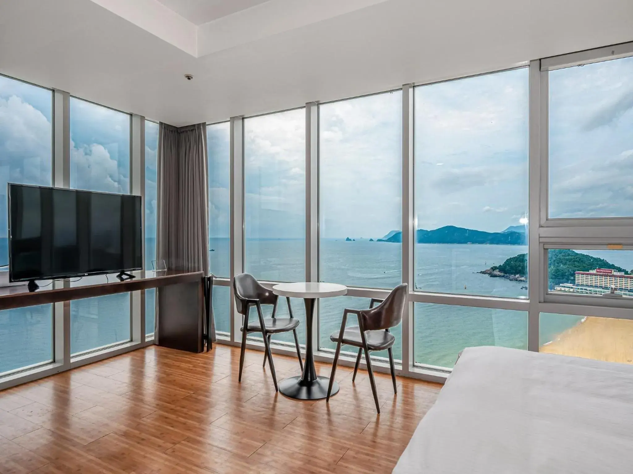 View (from property/room), Bed in Haeundae Seacloud Hotel Residence View (from property/room), Bed in Haeundae Seacloud Hotel Residence