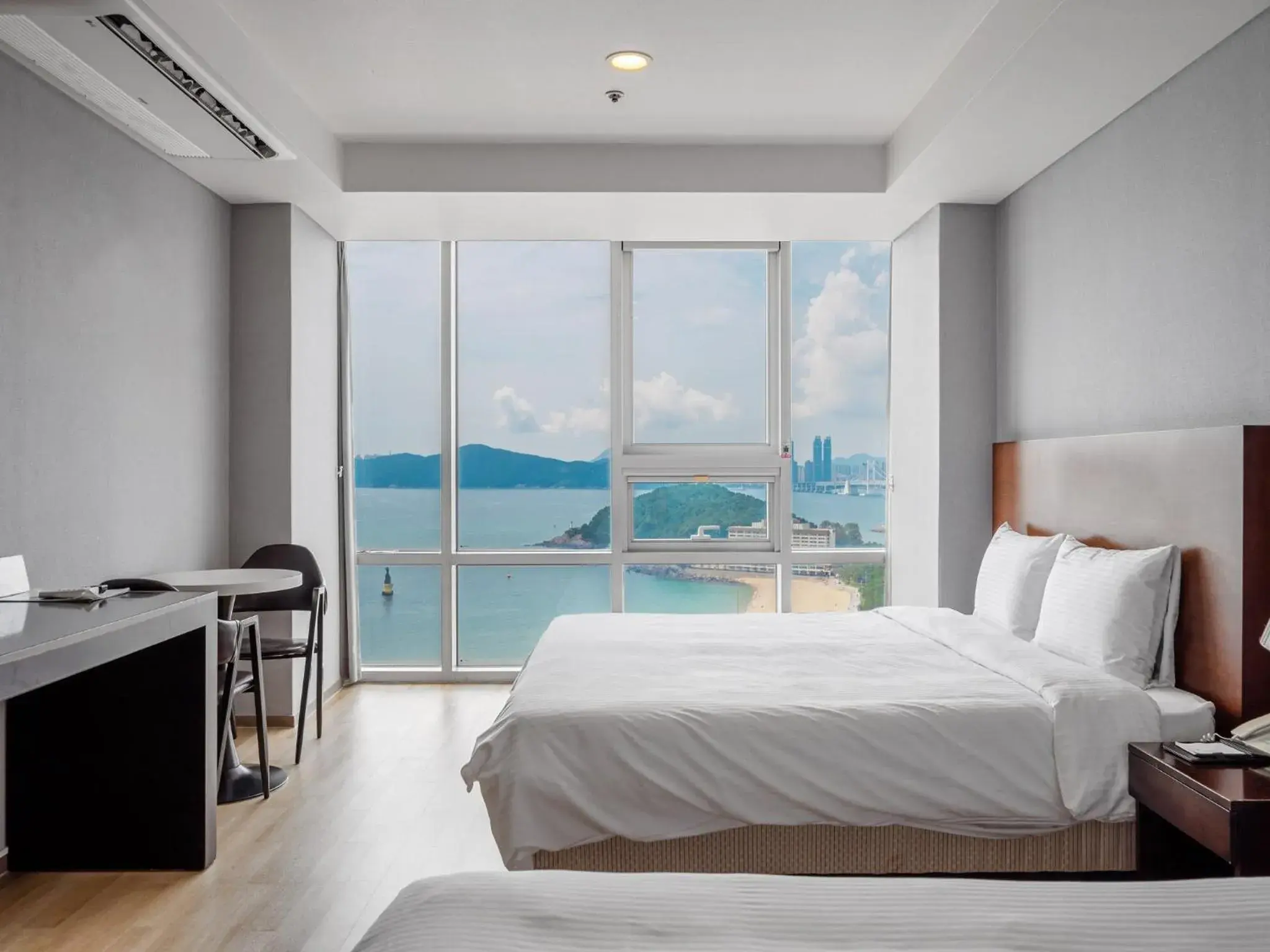 View (from property/room), Bed in Haeundae Seacloud Hotel Residence View (from property/room), Bed in Haeundae Seacloud Hotel Residence