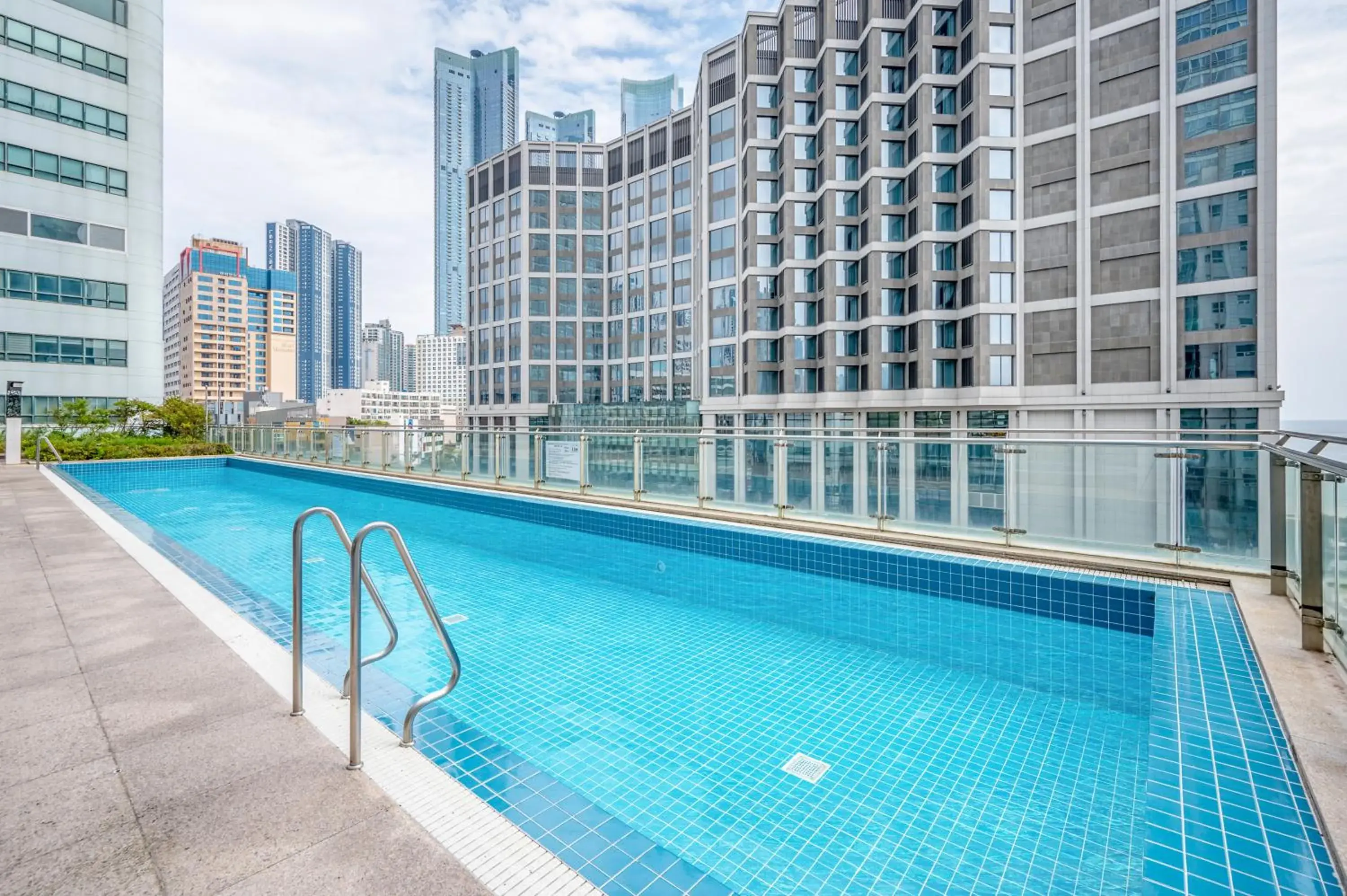 Swimming pool in Haeundae Seacloud Hotel Residence Swimming pool in Haeundae Seacloud Hotel Residence