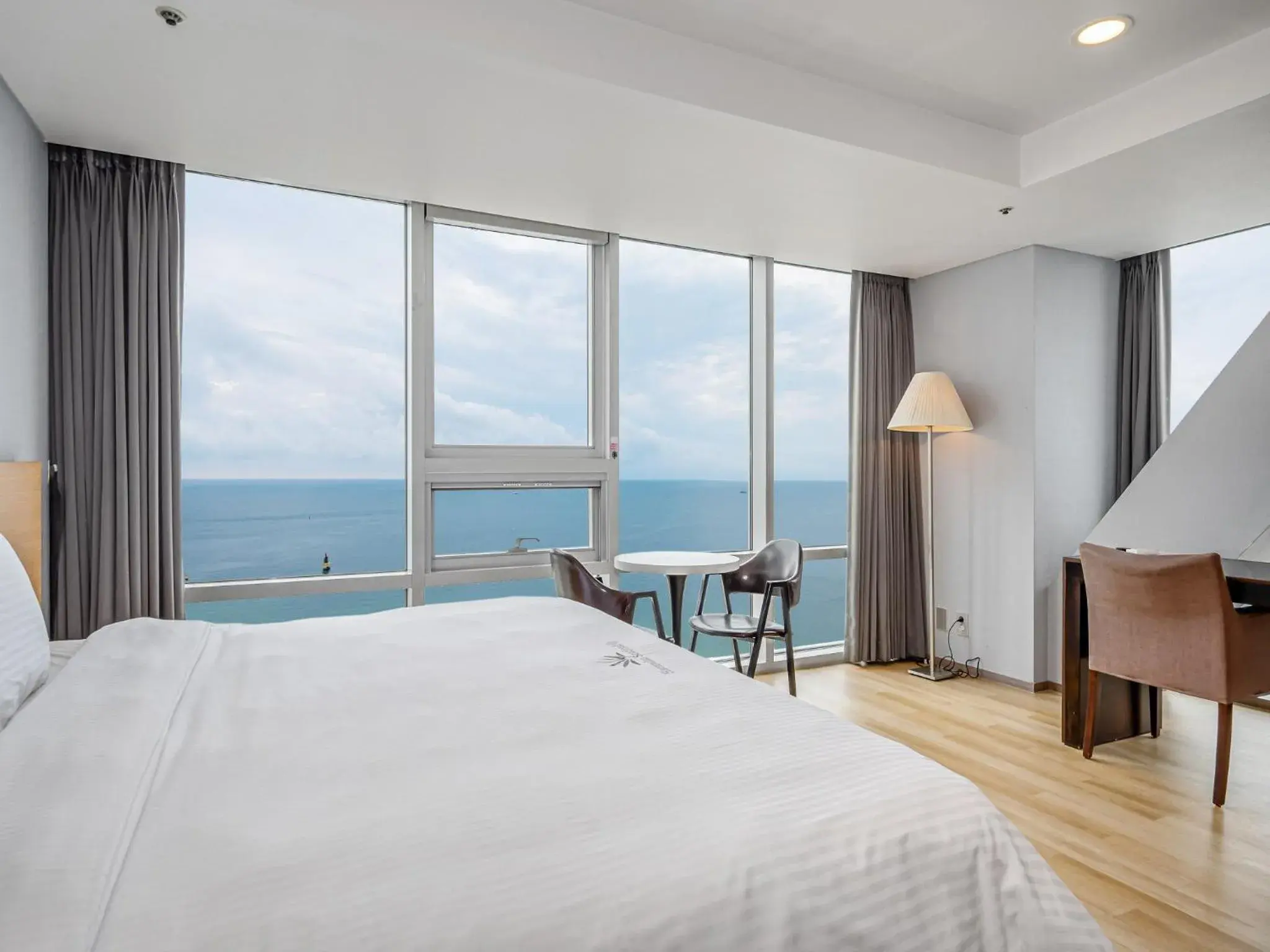 View (from property/room), Bed in Haeundae Seacloud Hotel Residence View (from property/room), Bed in Haeundae Seacloud Hotel Residence