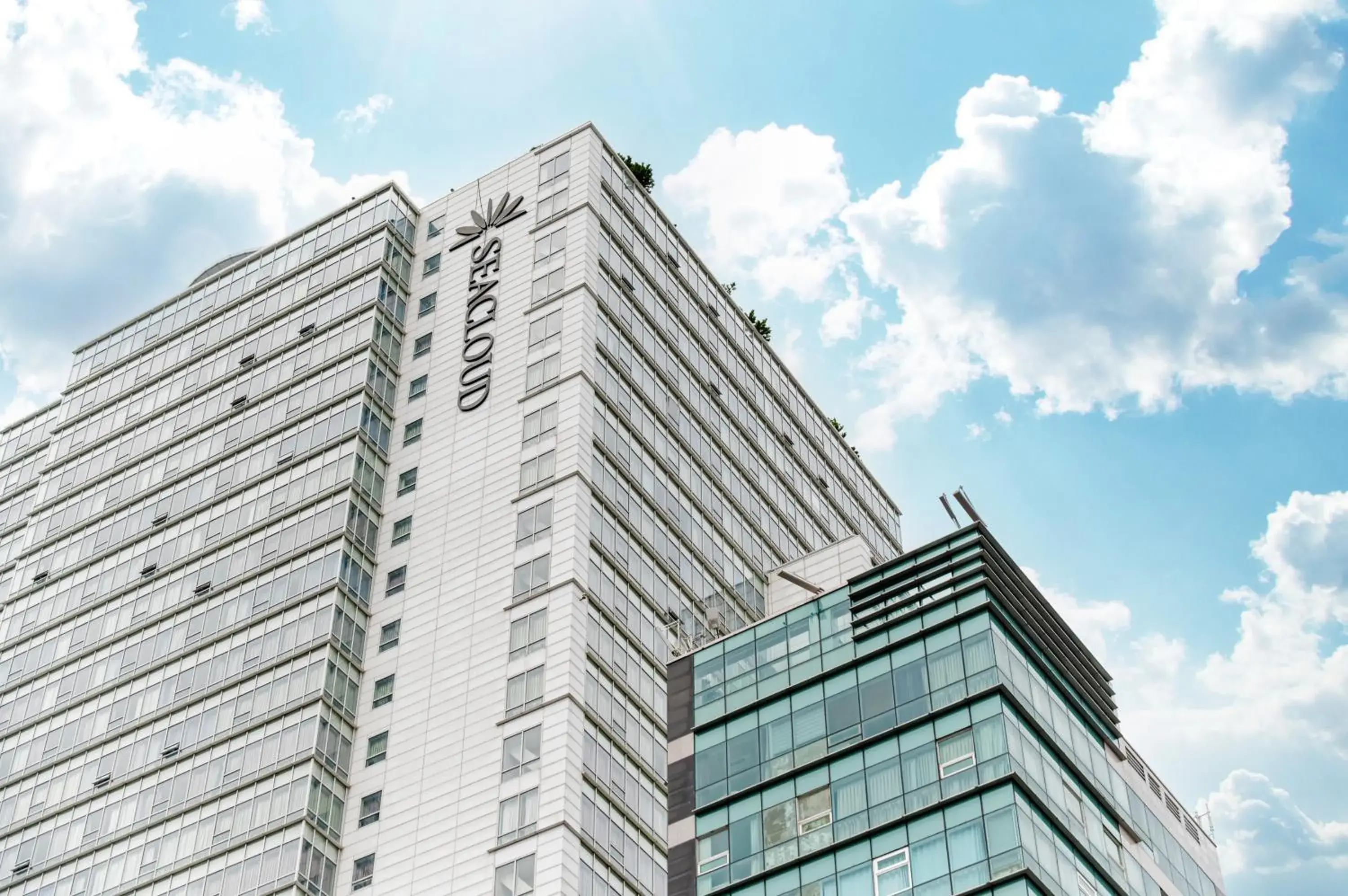 Property building in Haeundae Seacloud Hotel Residence Property building in Haeundae Seacloud Hotel Residence