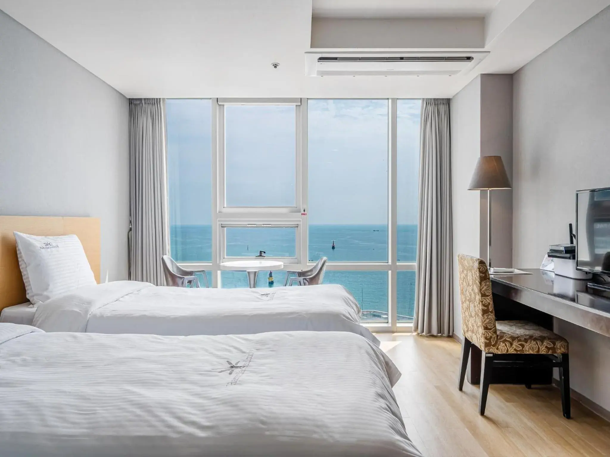View (from property/room), Bed in Haeundae Seacloud Hotel Residence View (from property/room), Bed in Haeundae Seacloud Hotel Residence