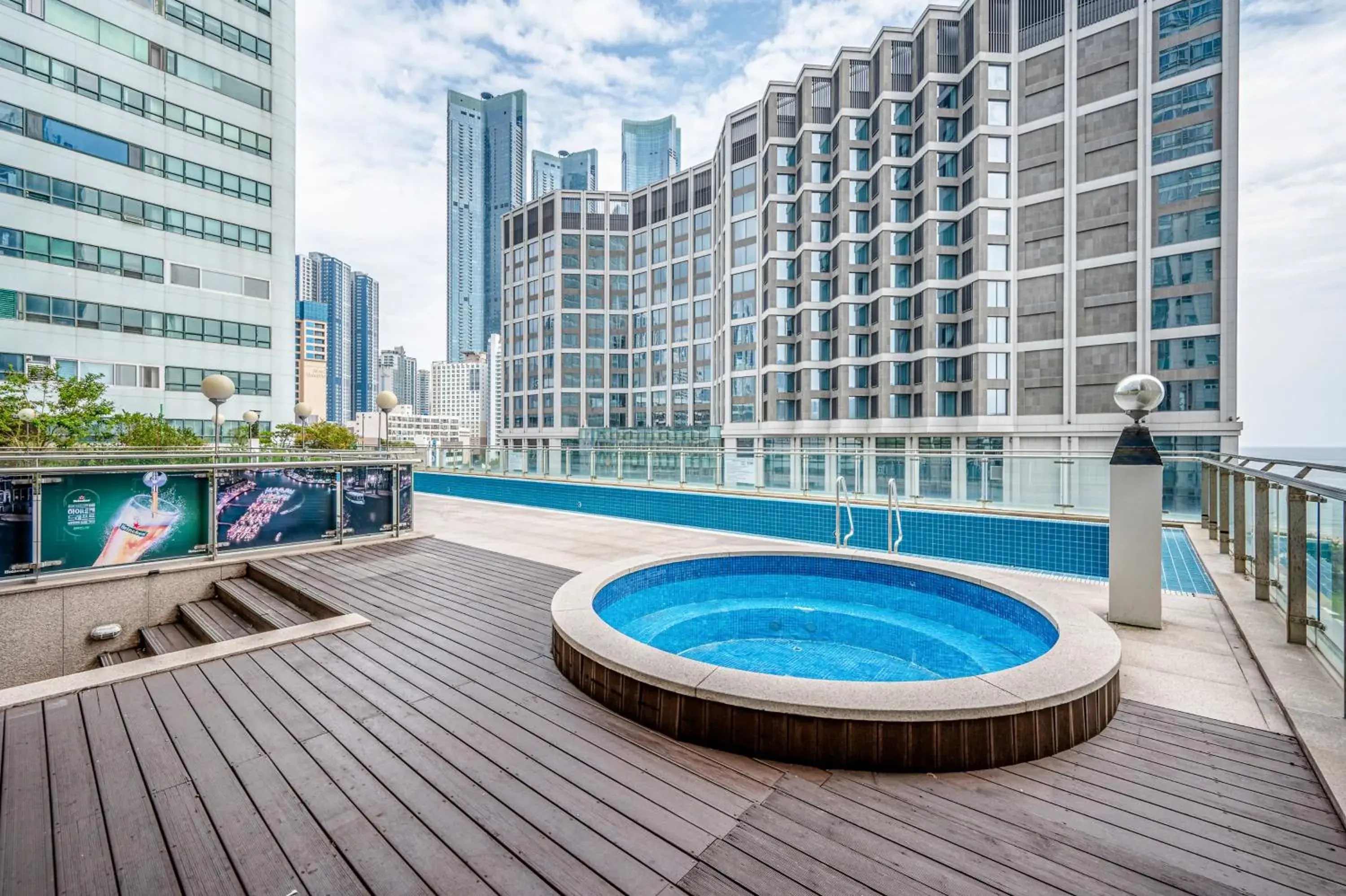 Swimming pool in Haeundae Seacloud Hotel Residence Swimming pool in Haeundae Seacloud Hotel Residence