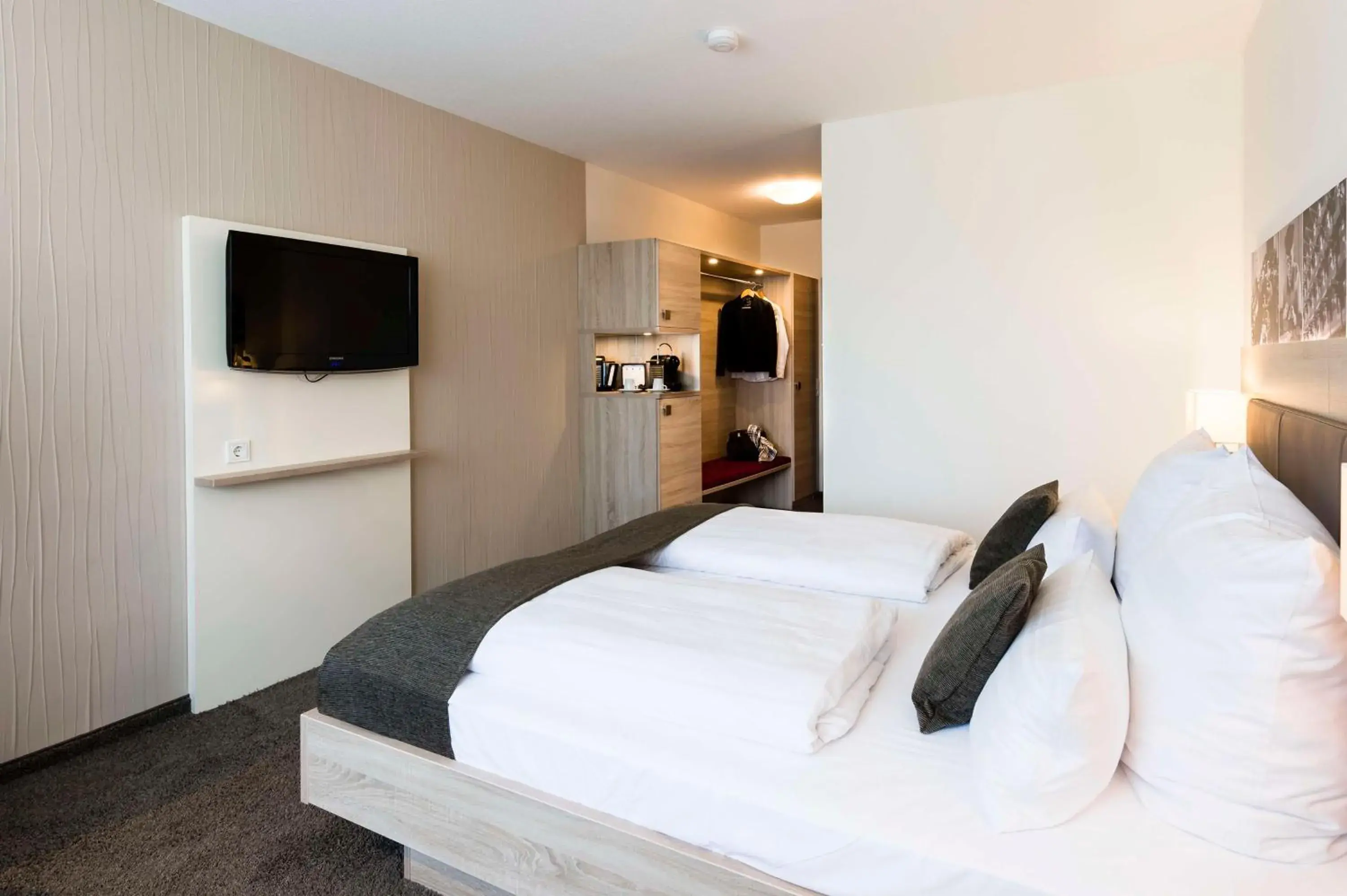 Bedroom, Bed in Best Western Plus Parkhotel Velbert Bedroom, Bed in Best Western Plus Parkhotel Velbert