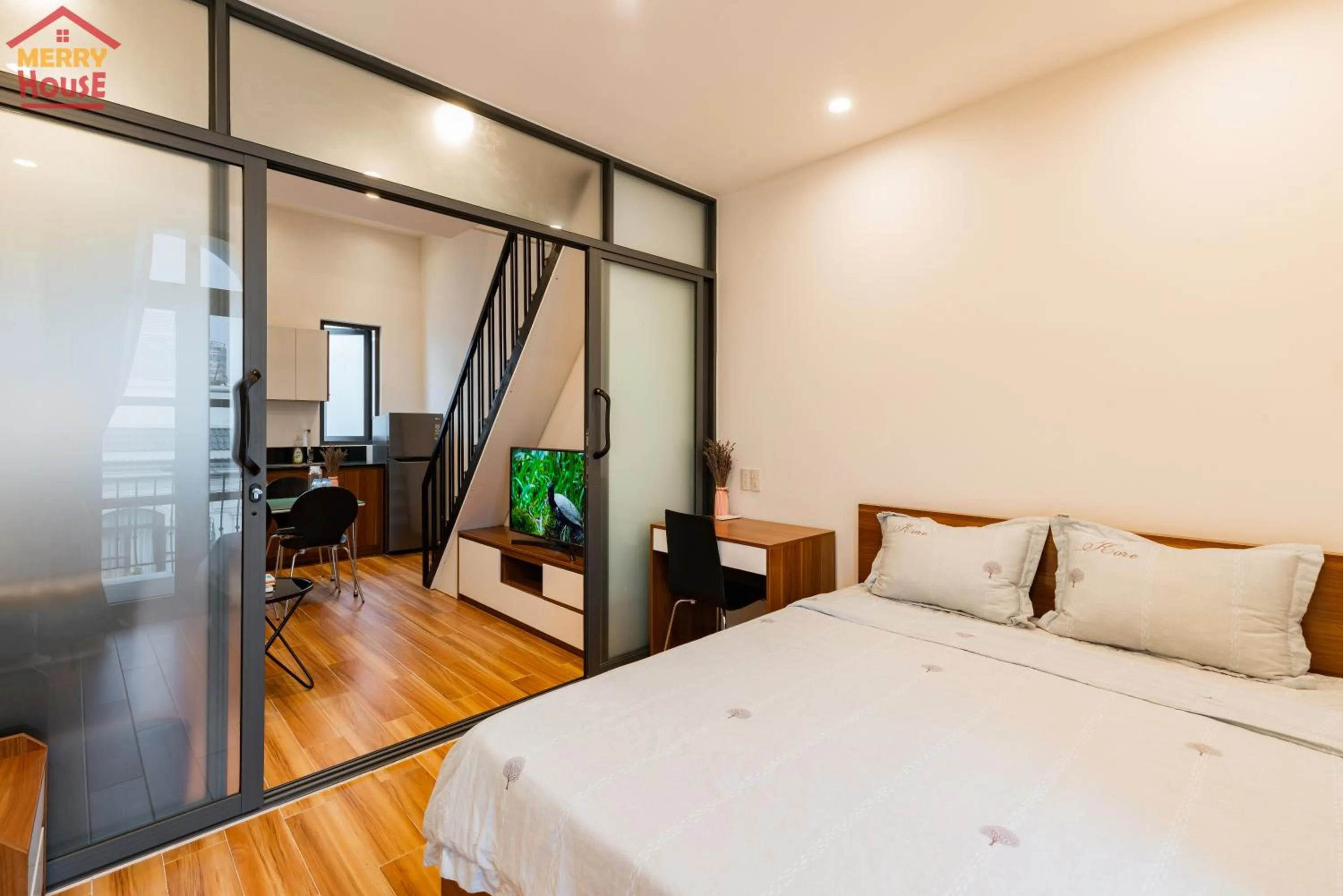 Photo of the whole room, Bed in Merry House Imperia