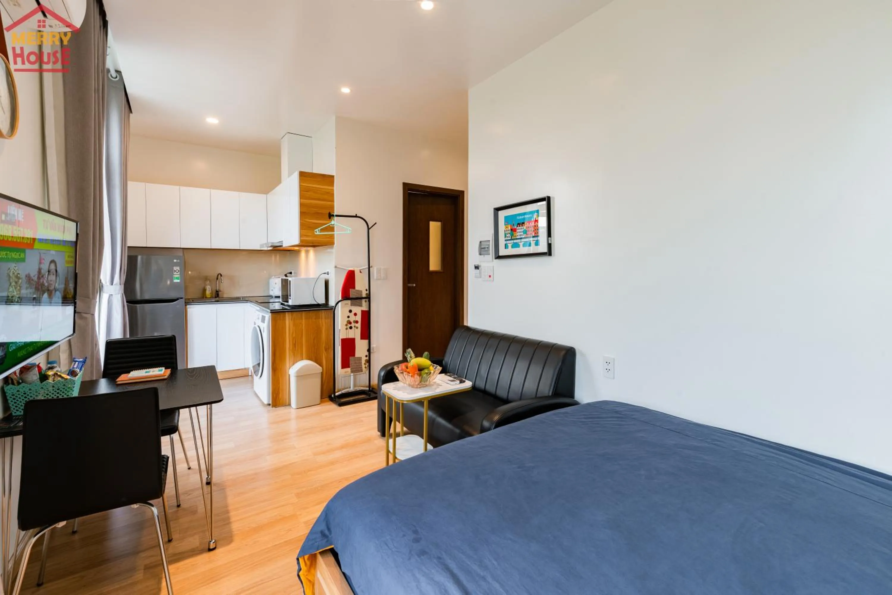 Photo of the whole room in Merry House Imperia