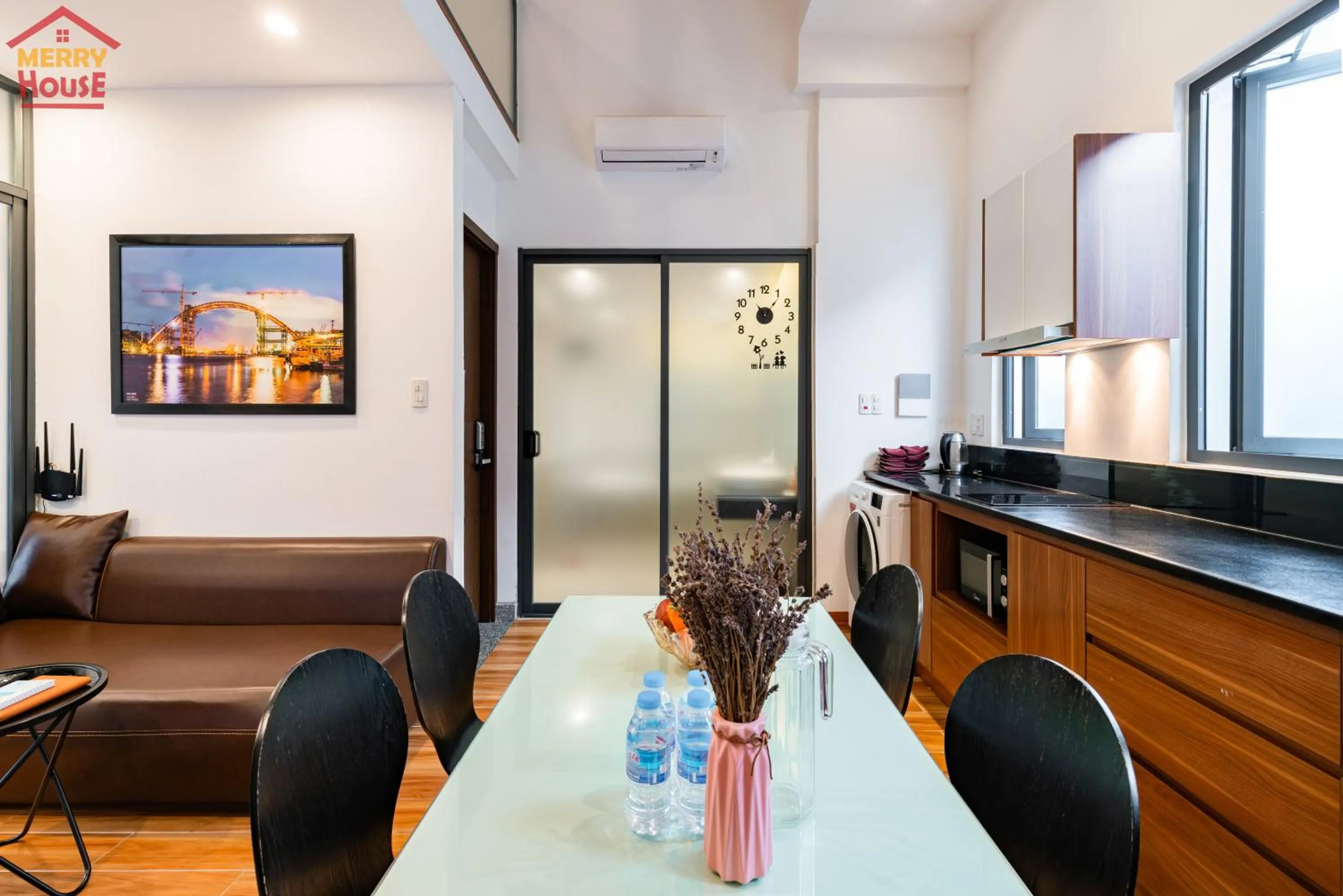 Dining area in Merry House Imperia