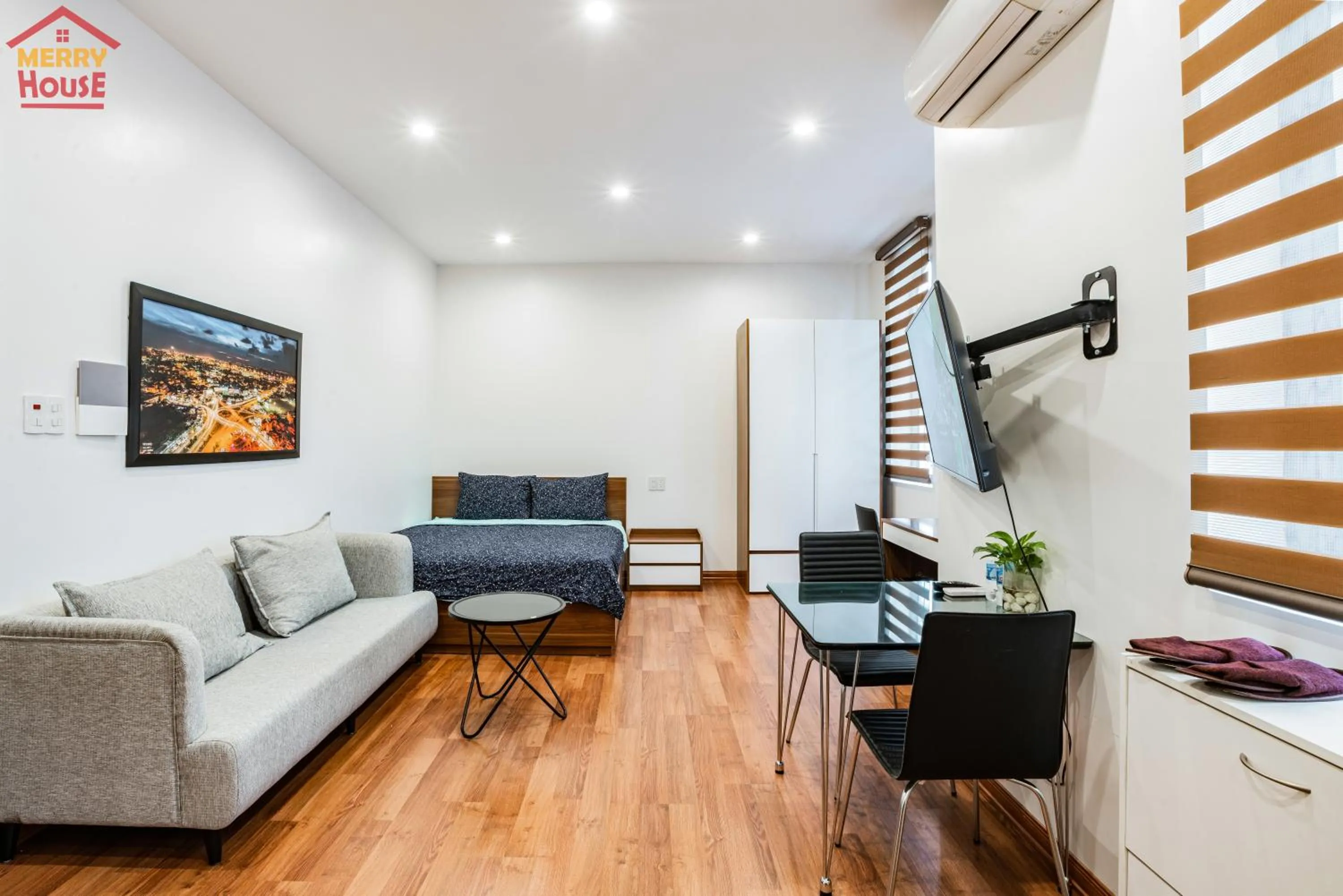 TV and multimedia in Merry House Imperia