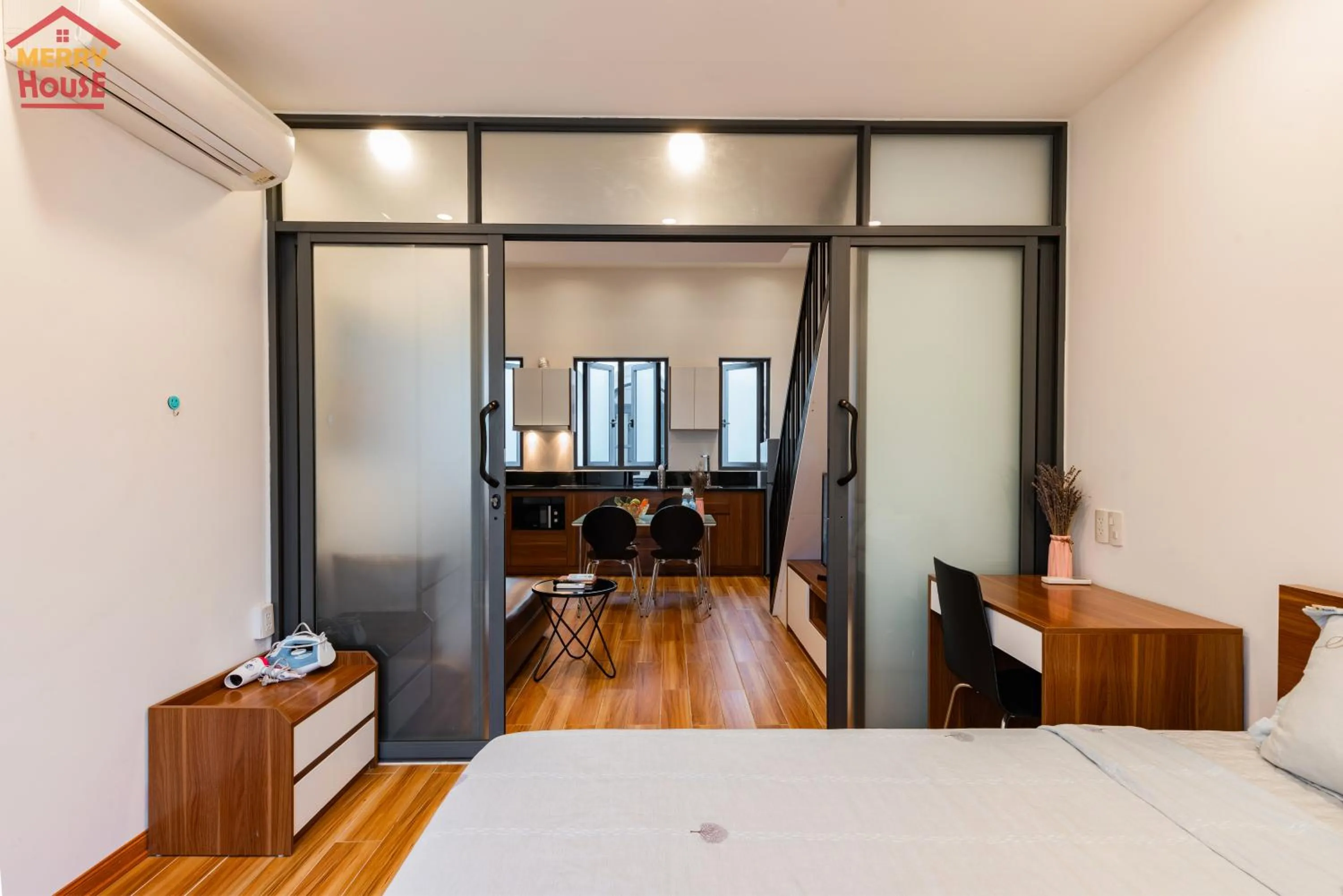 Photo of the whole room, Bed in Merry House Imperia