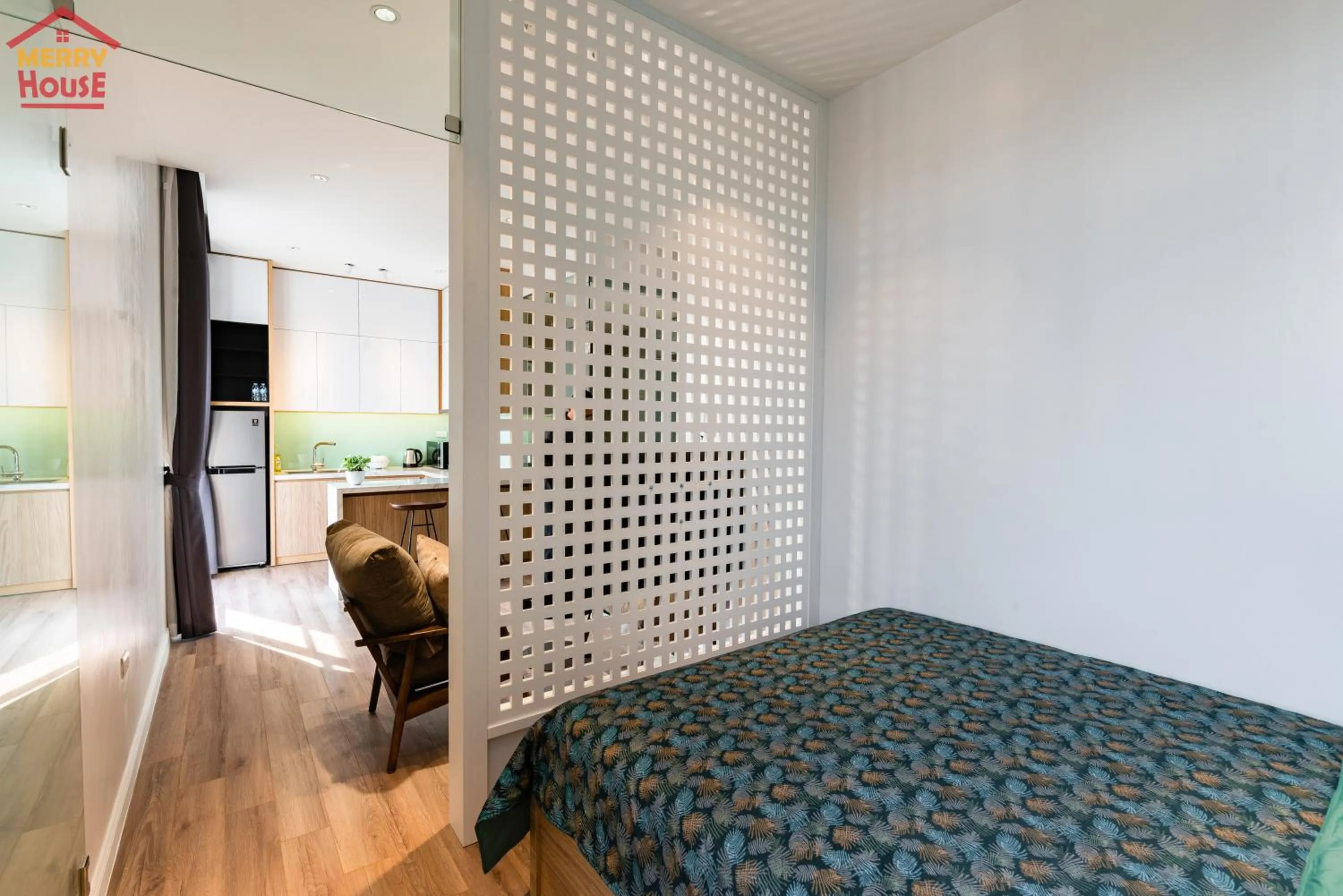 Photo of the whole room, Bed in Merry House Imperia