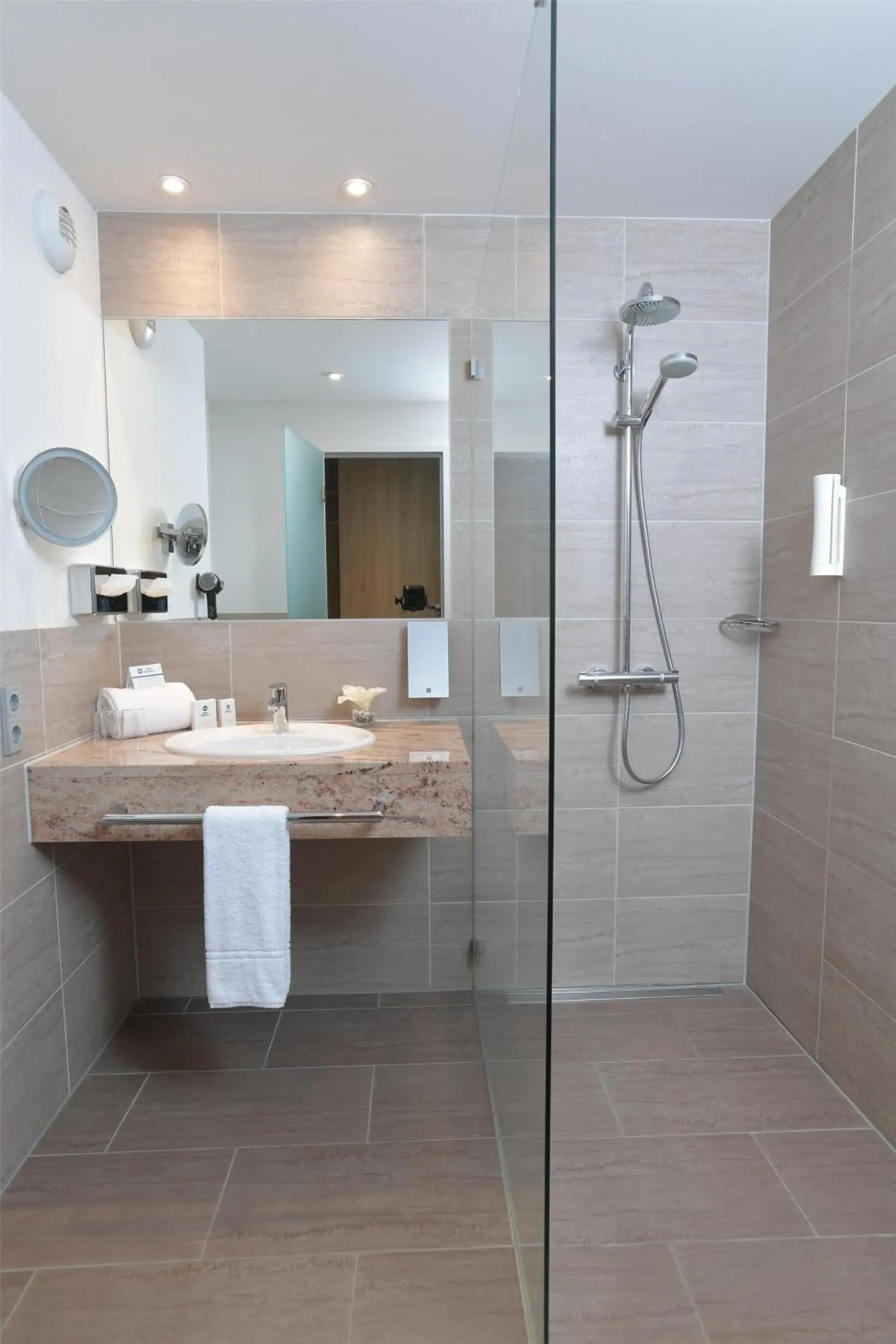 Bedroom in Best Western Queens Hotel Pforzheim-Niefern Bedroom in Best Western Queens Hotel Pforzheim-Niefern