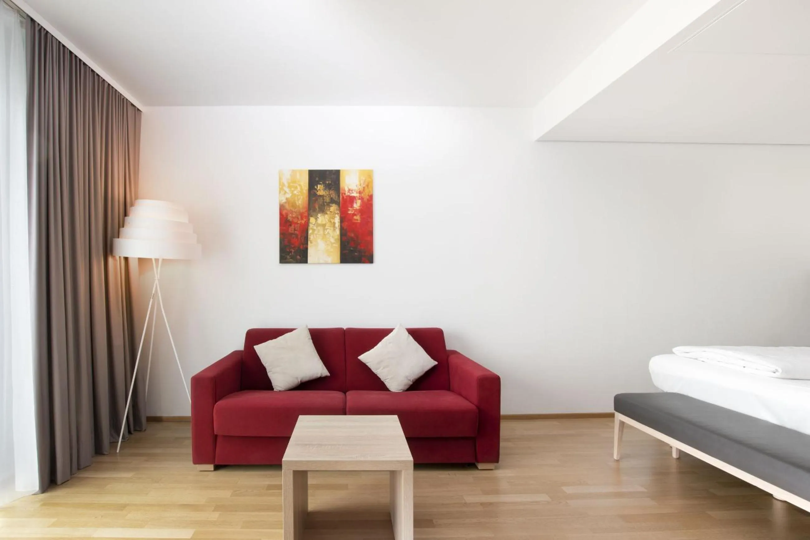 Living room, Bed in Best Western Queens Hotel Pforzheim-Niefern