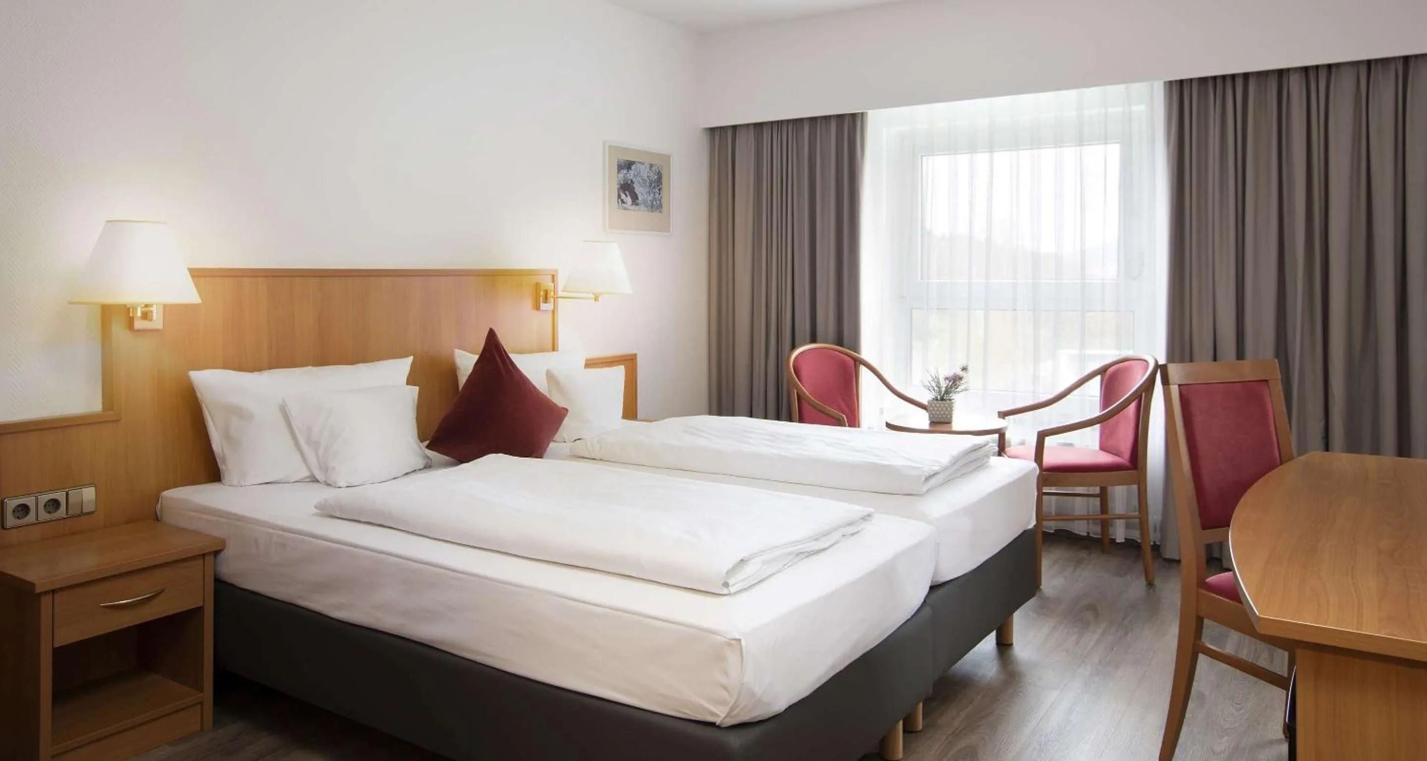 Photo of the whole room, Bed in Best Western Queens Hotel Pforzheim-Niefern