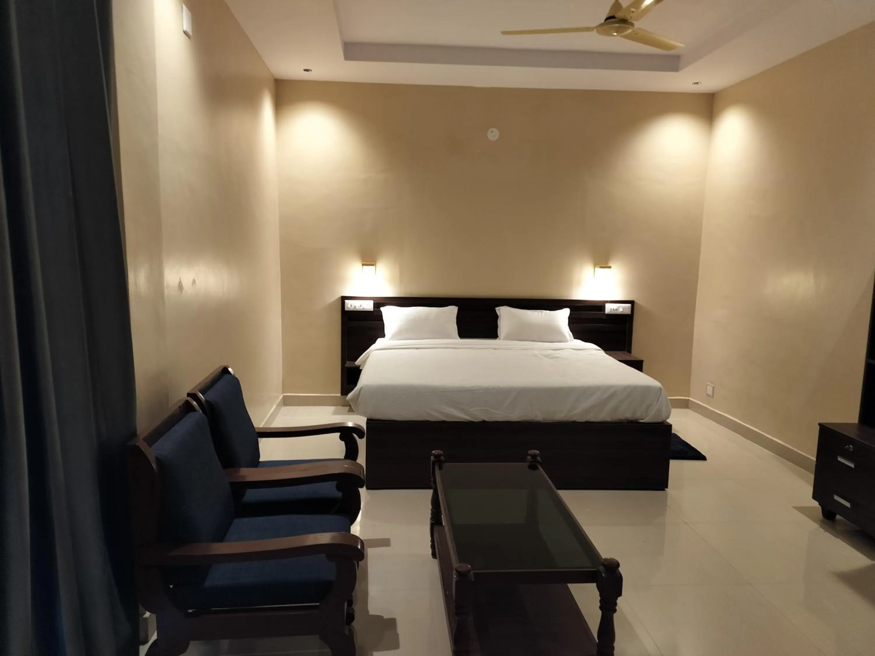 Bedroom, Bed in Biglaand Dew Castle