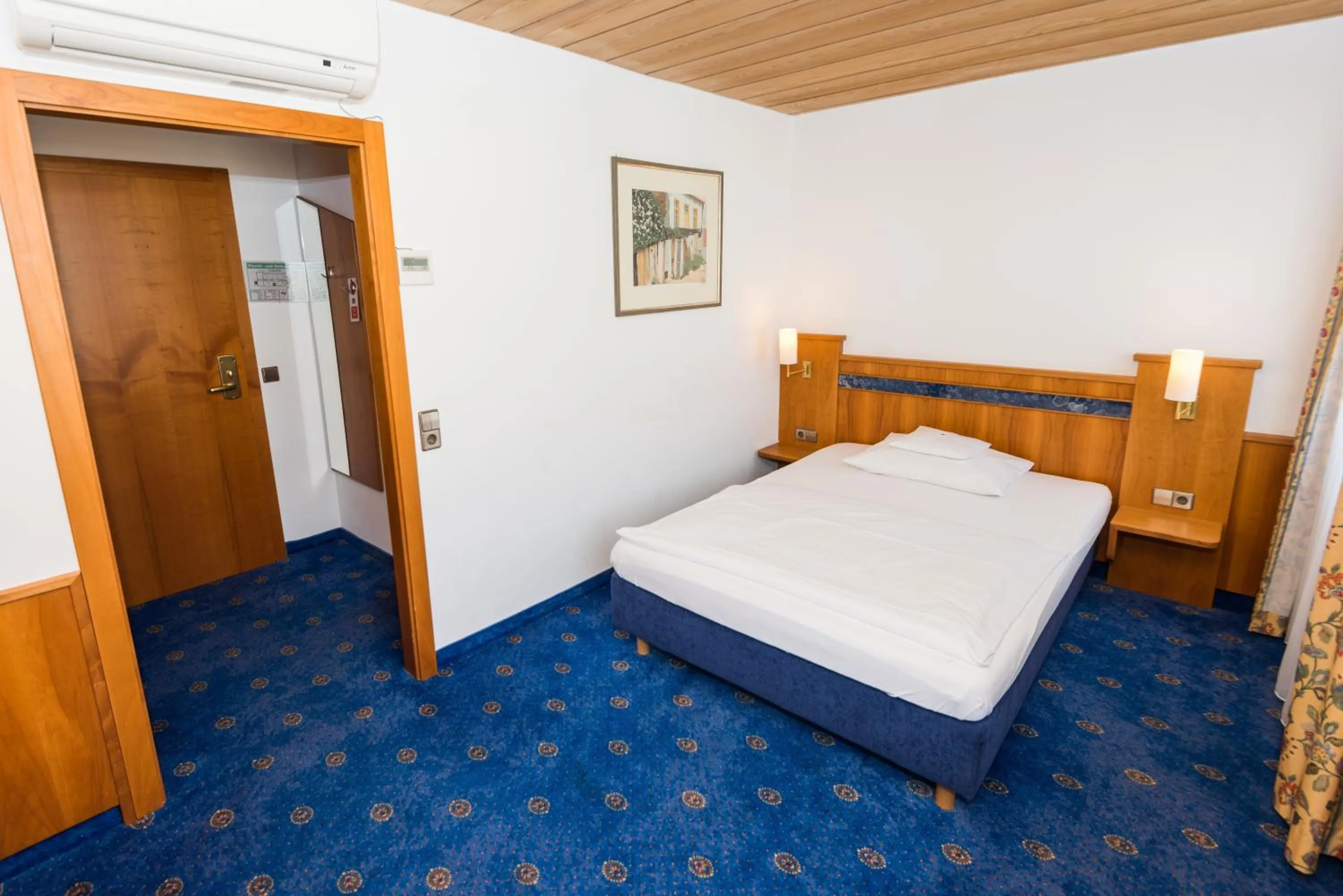 Photo of the whole room, Bed in Hotel Stuttgart 21