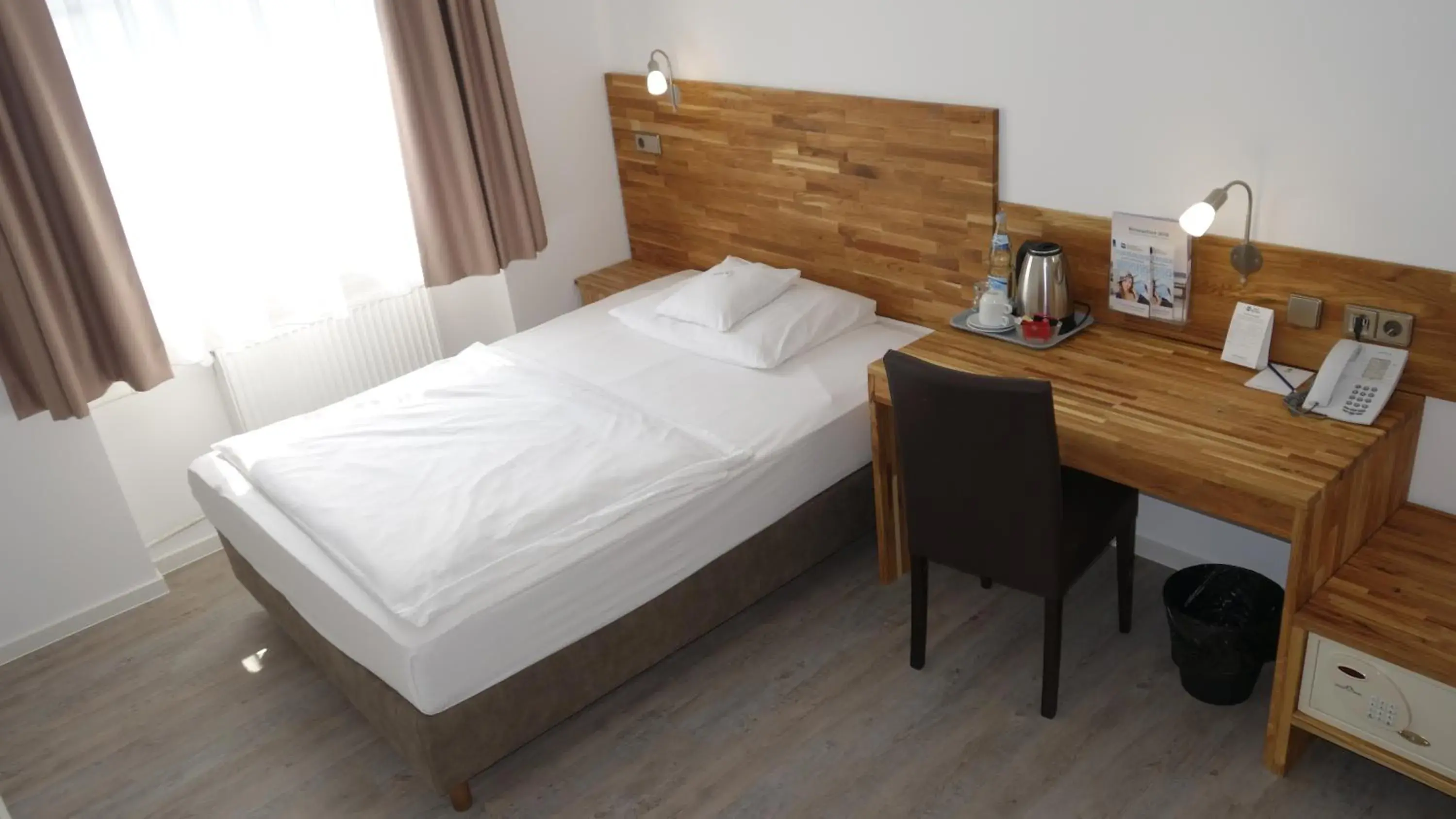 Comfort Queen Room in Hotel Stuttgart 21 Comfort Queen Room in Hotel Stuttgart 21