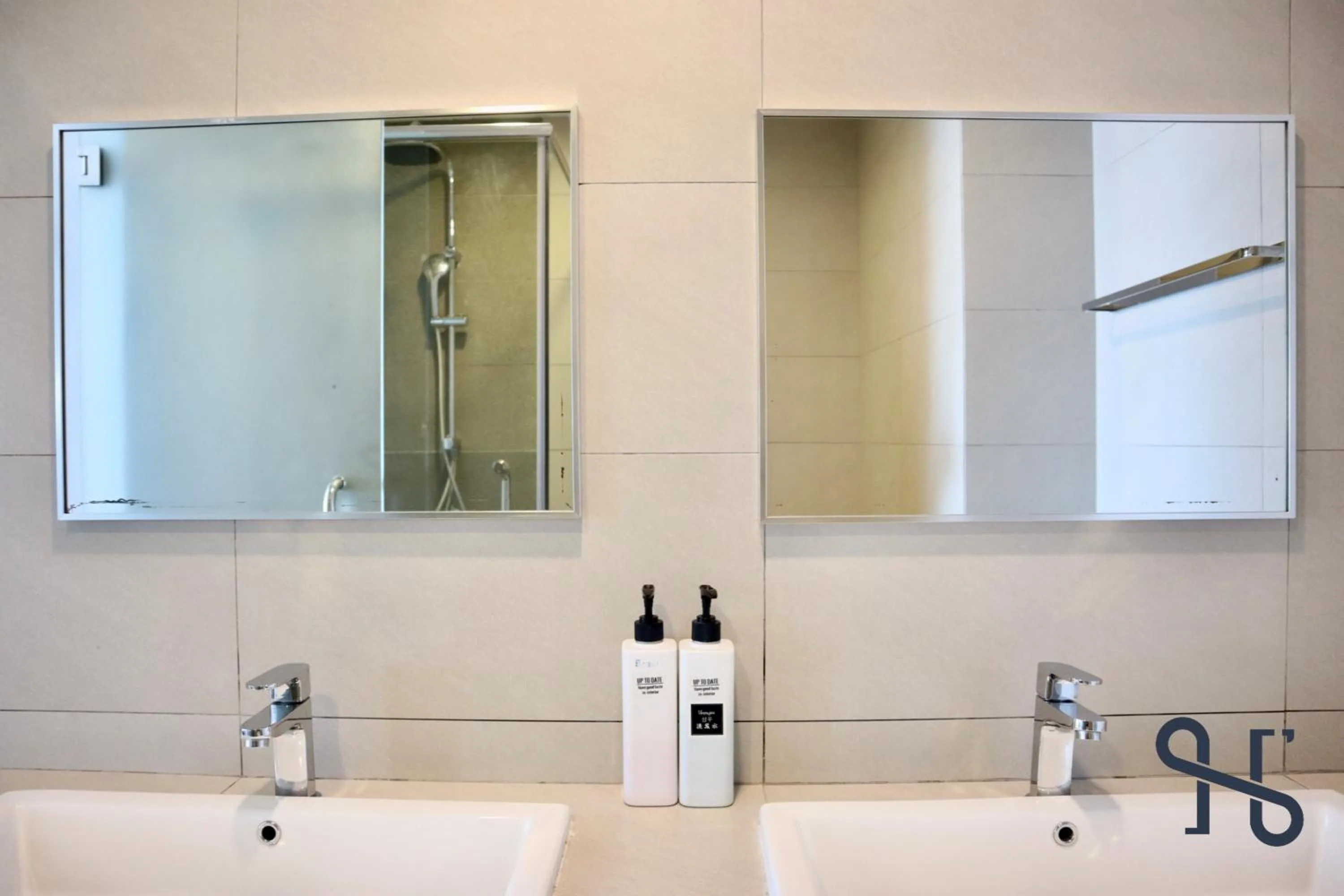 Shower in Homesuite' Home at The Loft