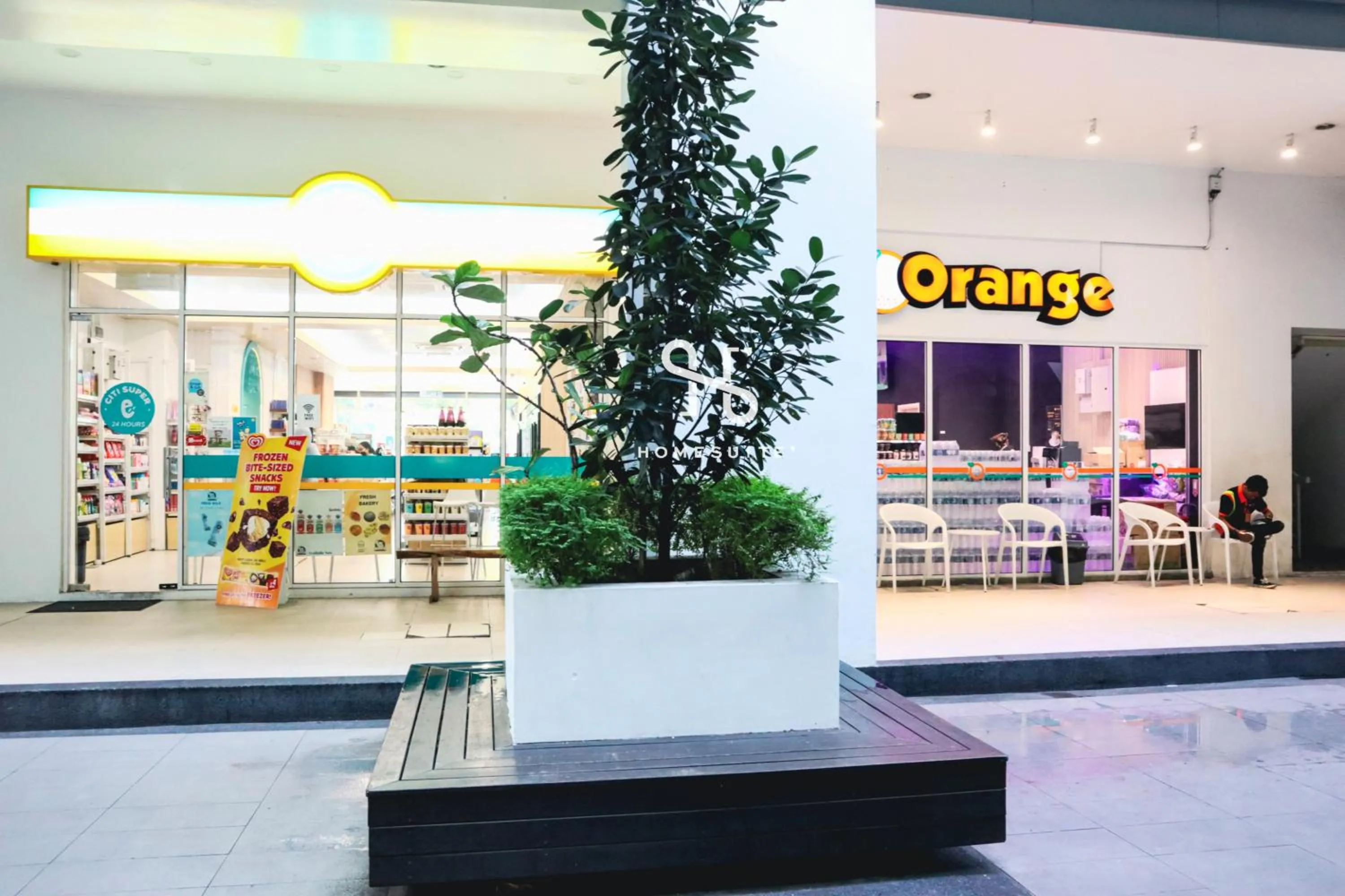 Neighbourhood in Homesuite' Home at The Loft